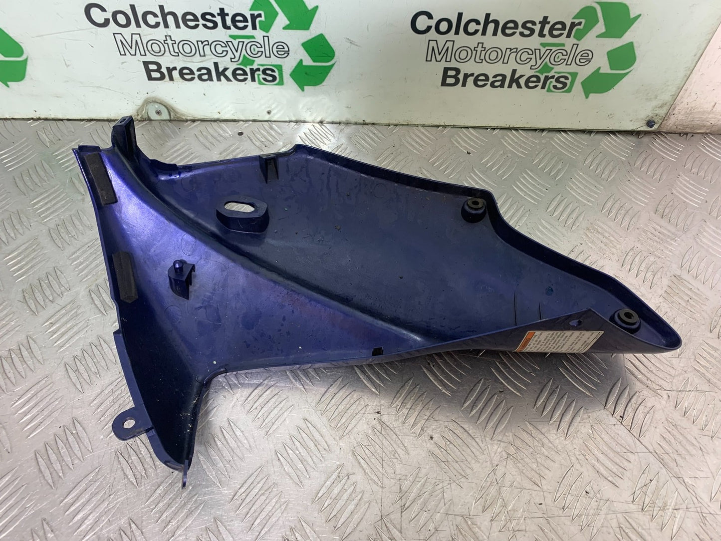 SUZUKI GSF600 GSF 600 BANDIT LEFT FAIRING PANEL  2000-2004 (CMB1269)