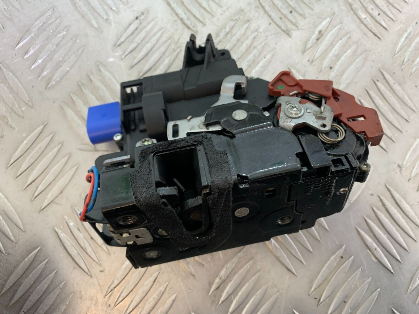 PIAGGIO X EVO 400 TRUNK RELEASE MECHANISM  YEAR 2007-2011 (CMB1069)