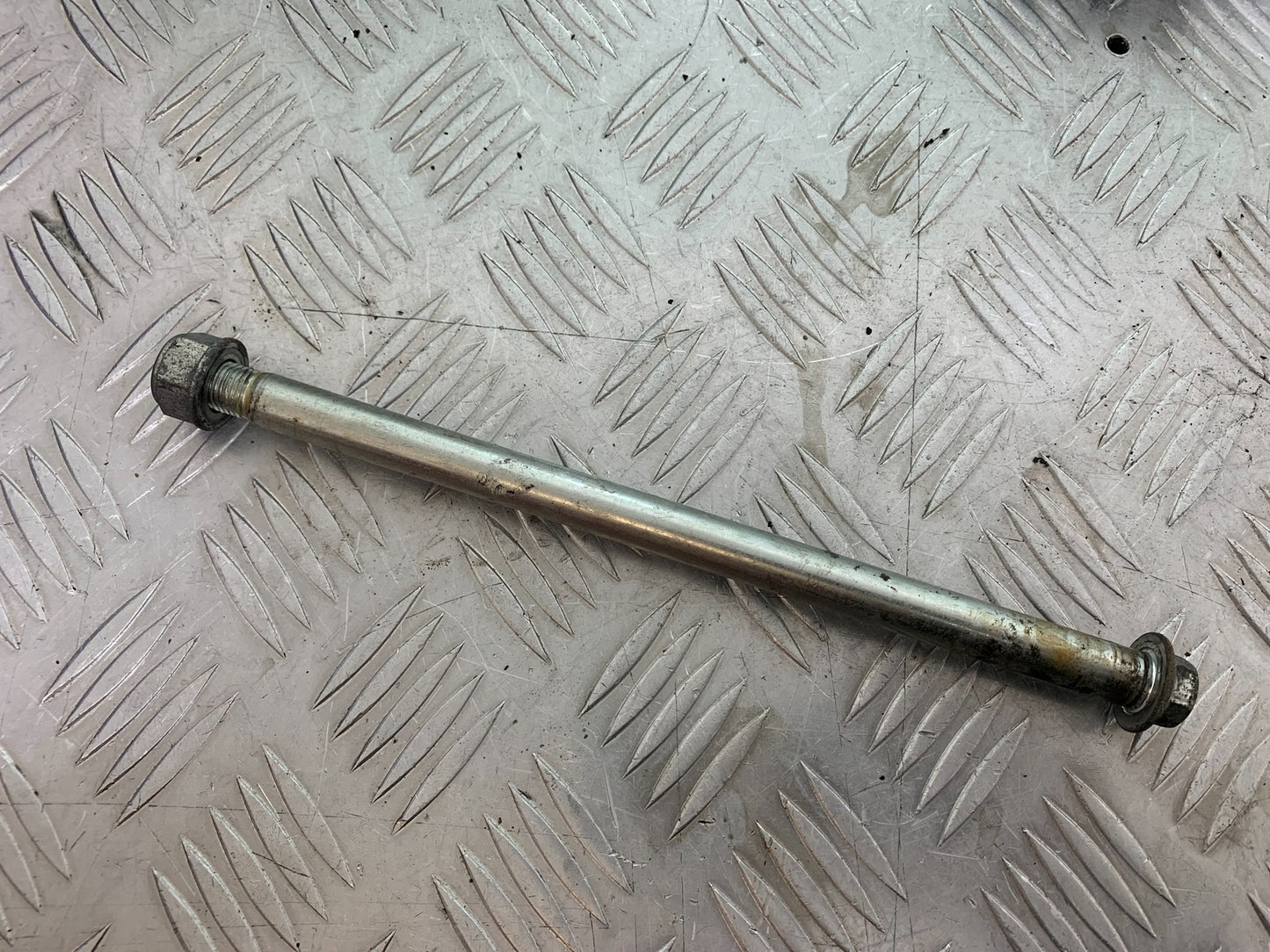 HONDA CBR500R CBR 500 R SWINGARM SPINDLE  YEAR 2012-16 (CMB1151)