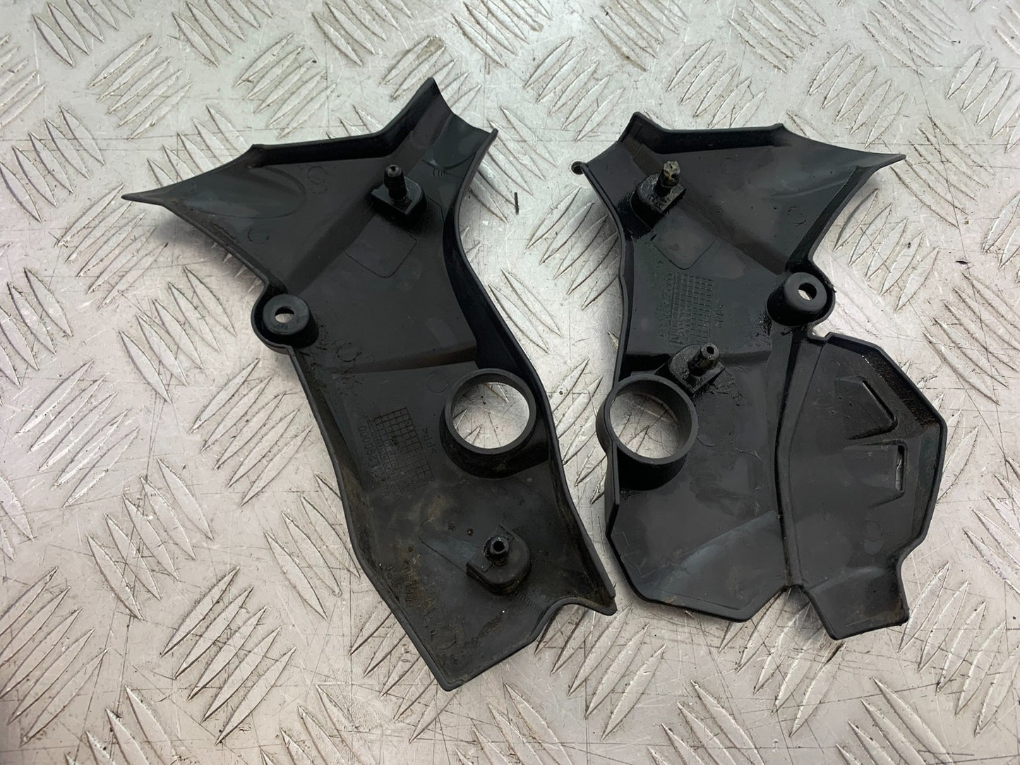 BENELLI BN125 BN 125 LEFT AND RIGHT FRAME COVERS   YEAR 2018-2021 (CMB1245)