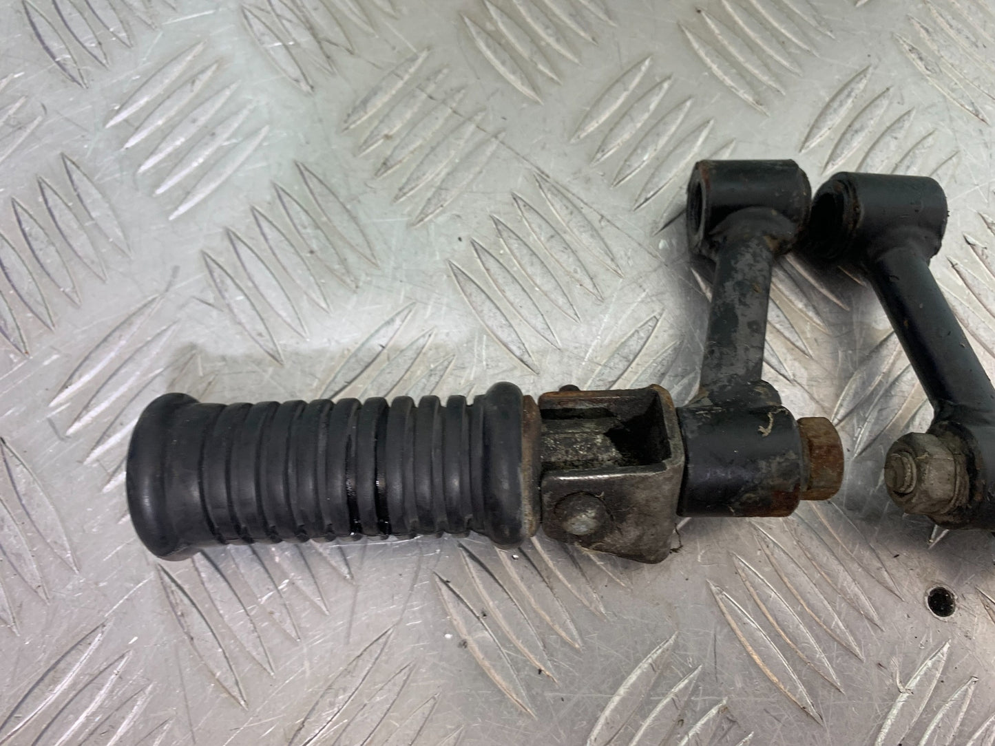 ROYAL ENFIELD BULLET 500 EFI REAR FOOT PEGS   YEAR 2008 - 2016 (CMB1153)