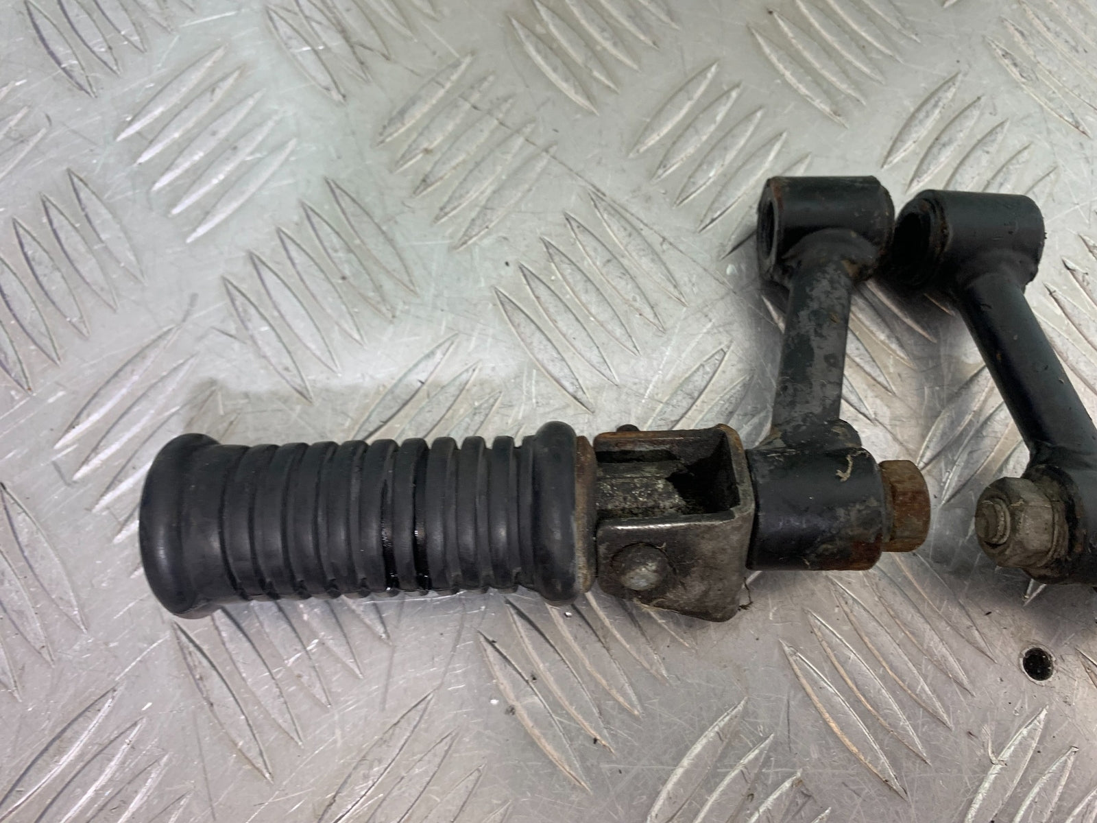 ROYAL ENFIELD BULLET 500 EFI REAR FOOT PEGS   YEAR 2008 - 2016 (CMB1153)