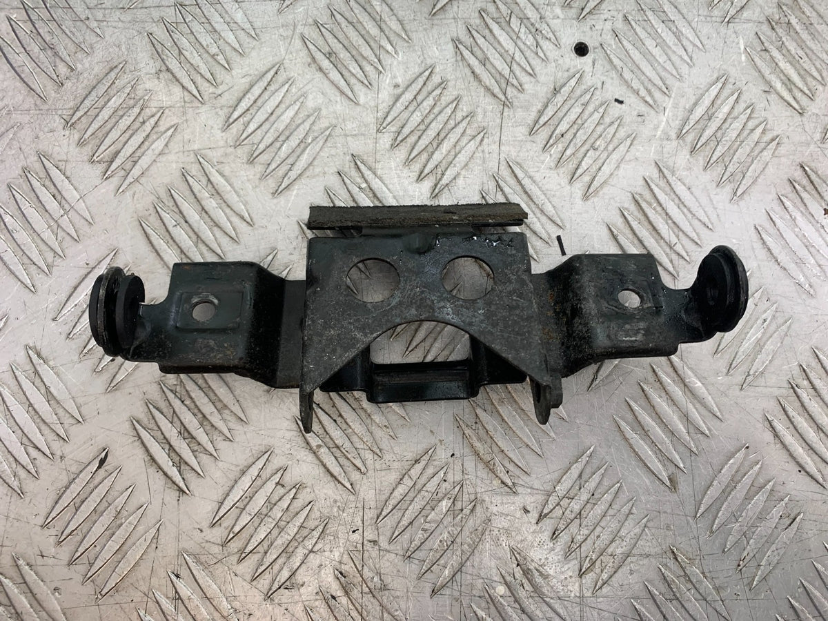 SUZUKI GSXR600 GSXR 600 SRAD PETROL TANK BRACKET  YEAR 1997-2000 (CMB1276)