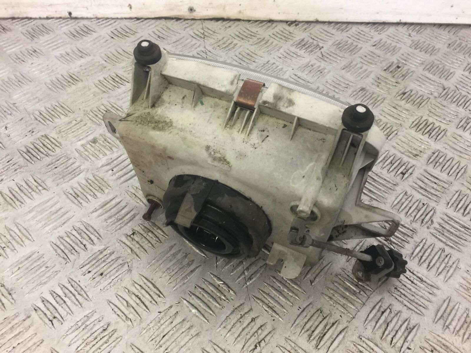 YAMAHA FJ1200 FJ 1200 HEADLIGHT  YEAR 1988 (STOCK 653)