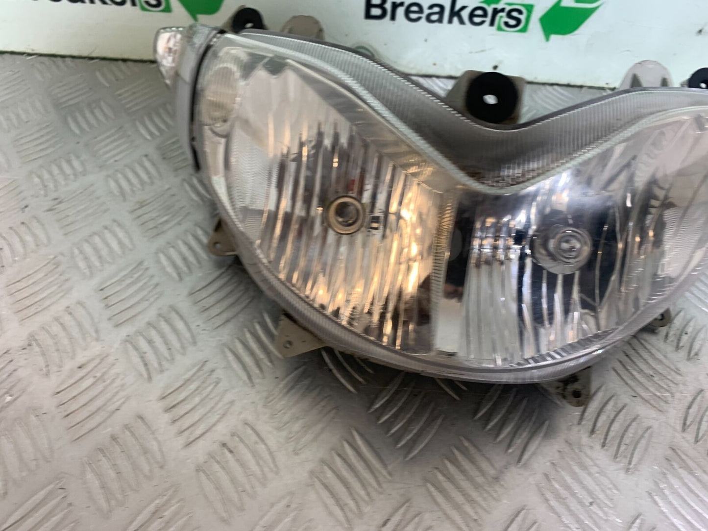 SUZUKI AN 200 UN 200 BURGMAN HEADLIGHT  YEAR 2007-09 (CMB1128)