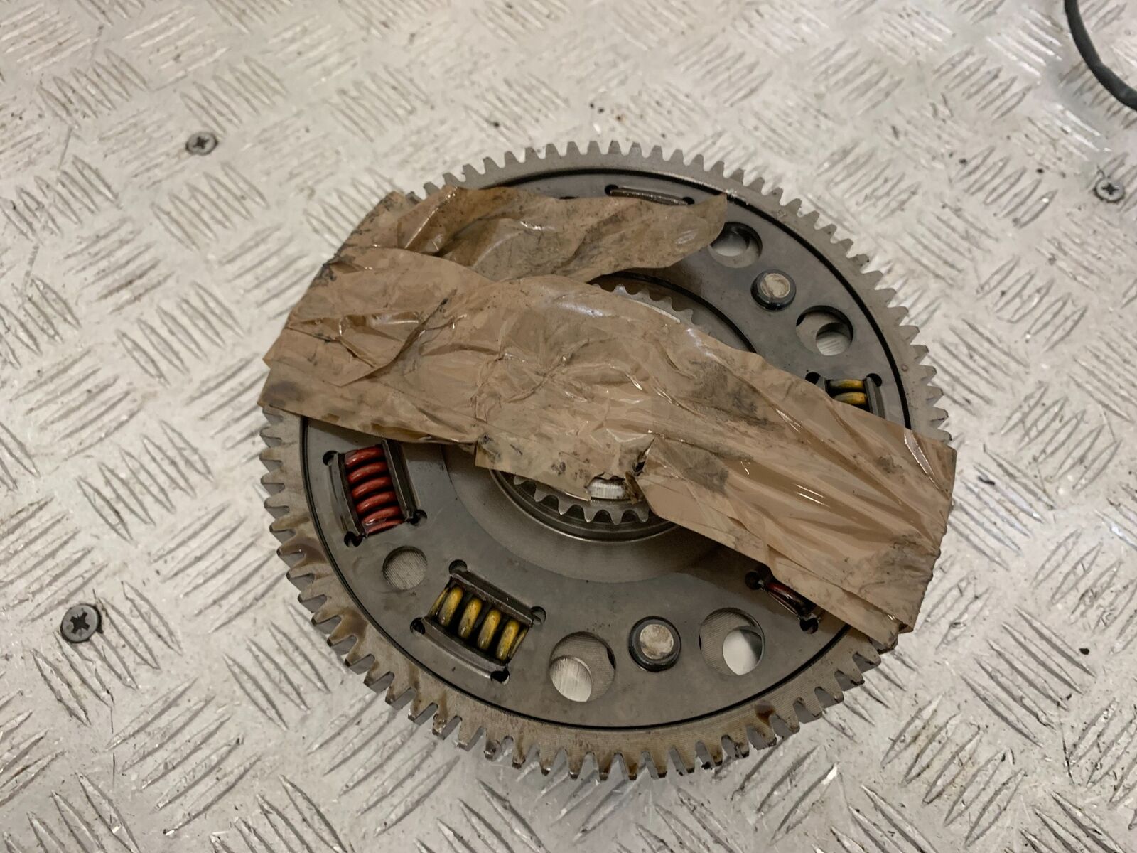 YAMAHA R6 5EB CLUTCH YEAR 1999-2002 (STOCK 823)