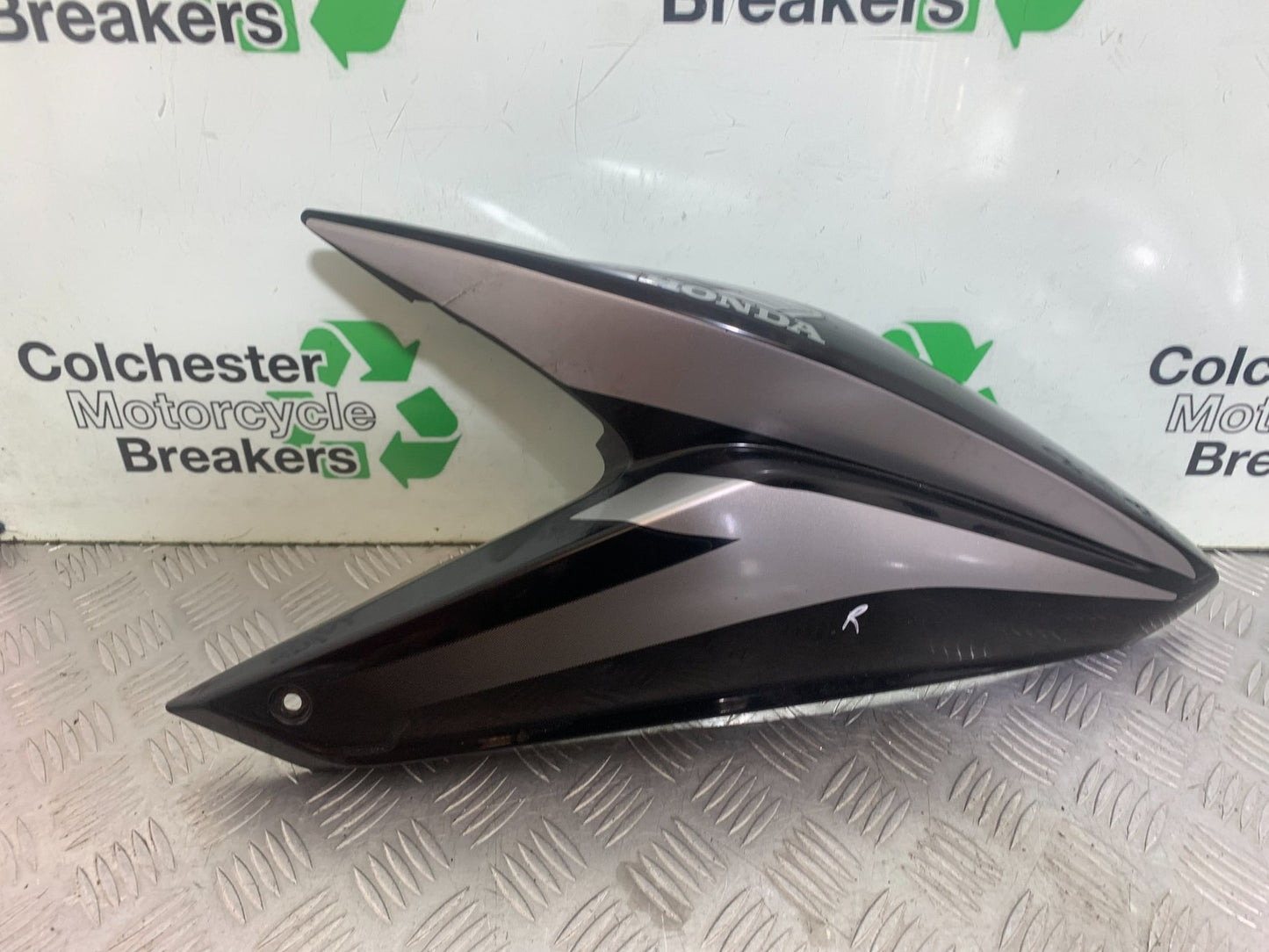 HONDA CBF125 CBF 125 RIGHT FAIRING  YEAR 2009-14  (CMB1172)
