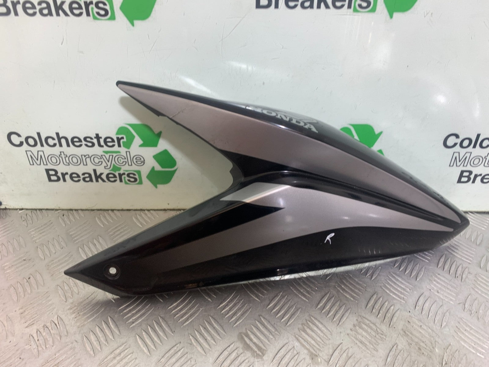 HONDA CBF125 CBF 125 RIGHT FAIRING  YEAR 2009-14  (CMB1172)