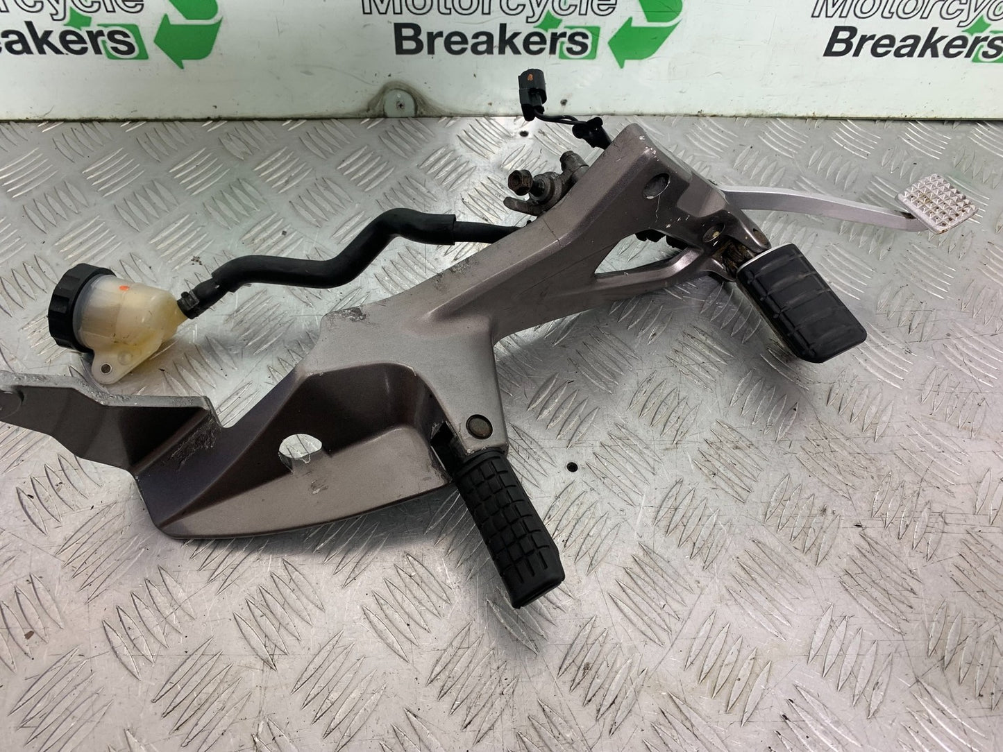HONDA NT 700 V DEAUVILLE RIGHT HANGER AND PEGS  YEAR 2006-2010 (CMB1298)
