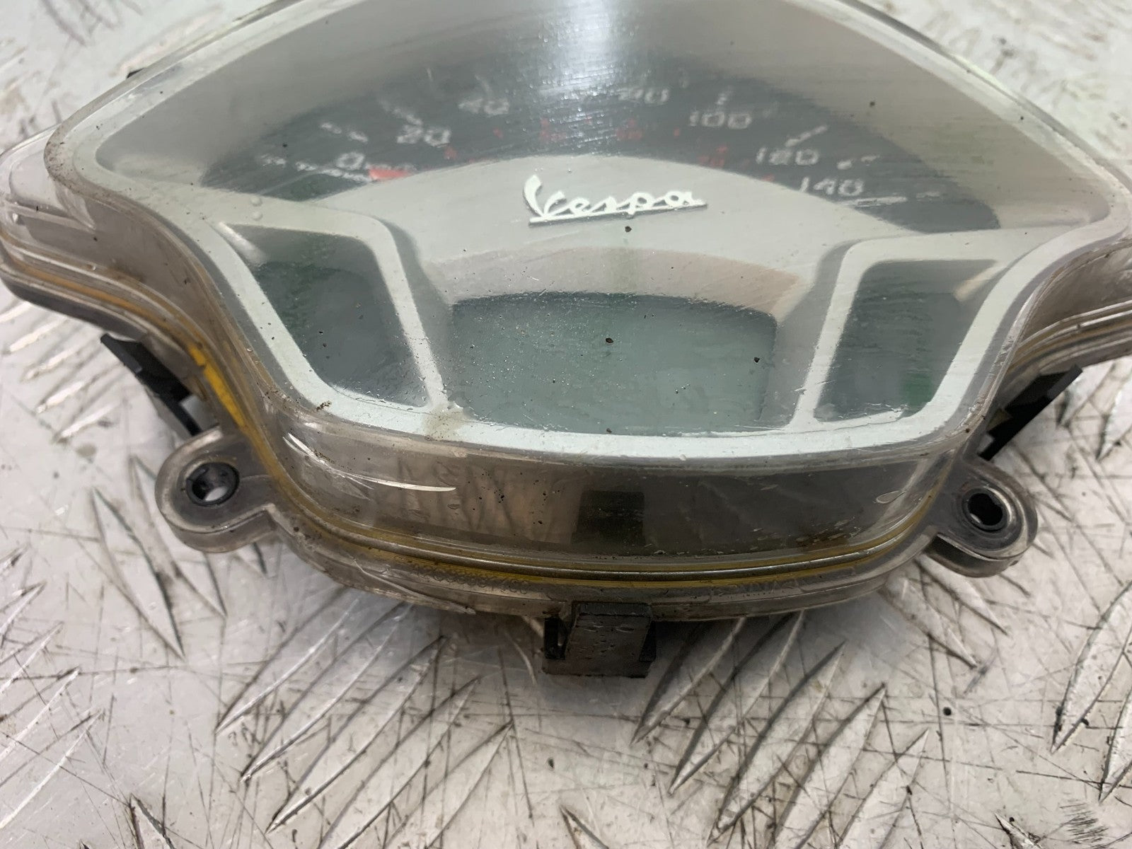 PIAGGIO VESPA GTS 125 CLOCKS SPEEDO DASH YEAR 2009-2014  (CMB1261)