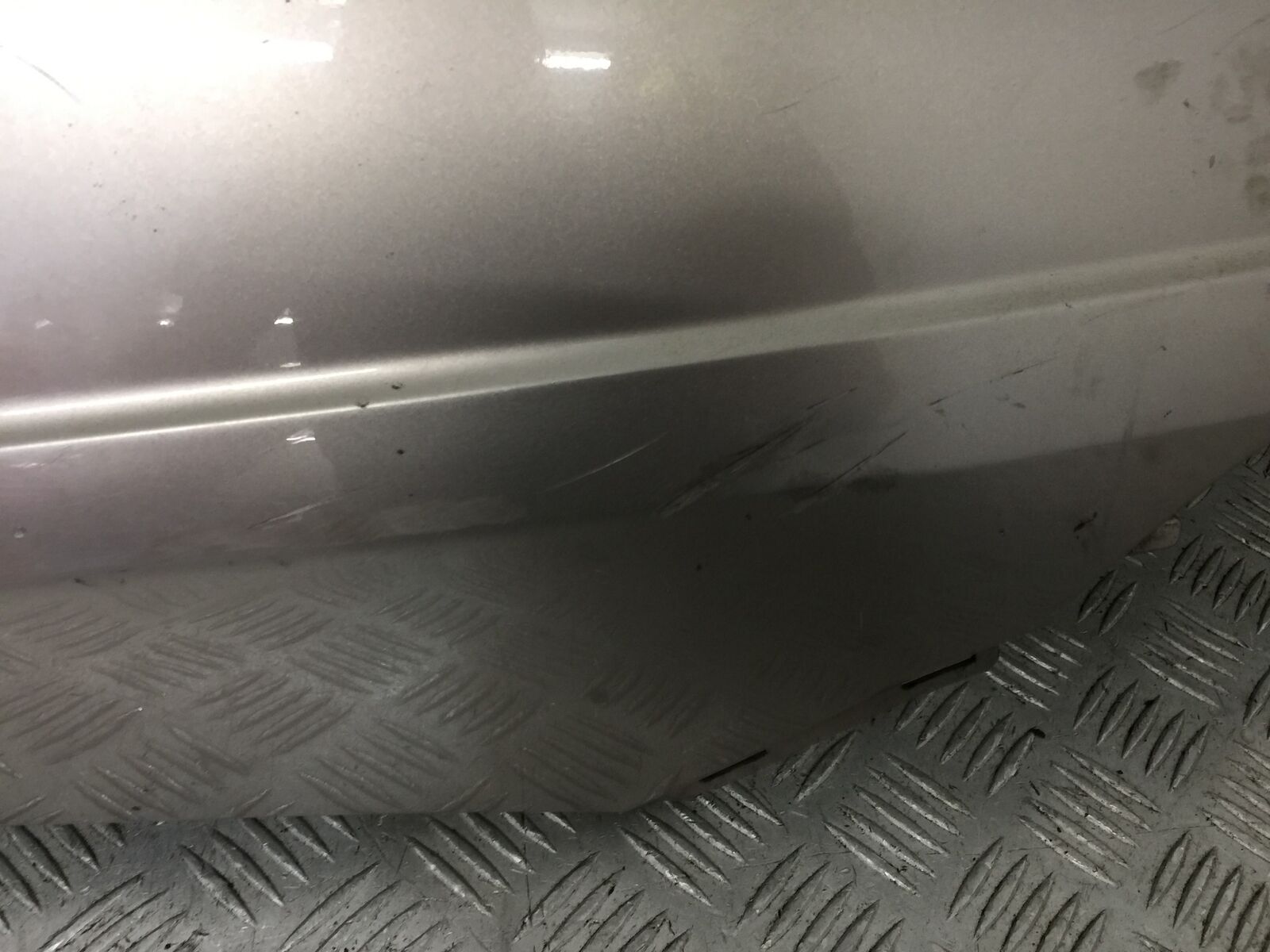 SUZUKI AN 250 BURGMAN RIGHT SEAT PANEL YEAR 1999  (STOCK 881)