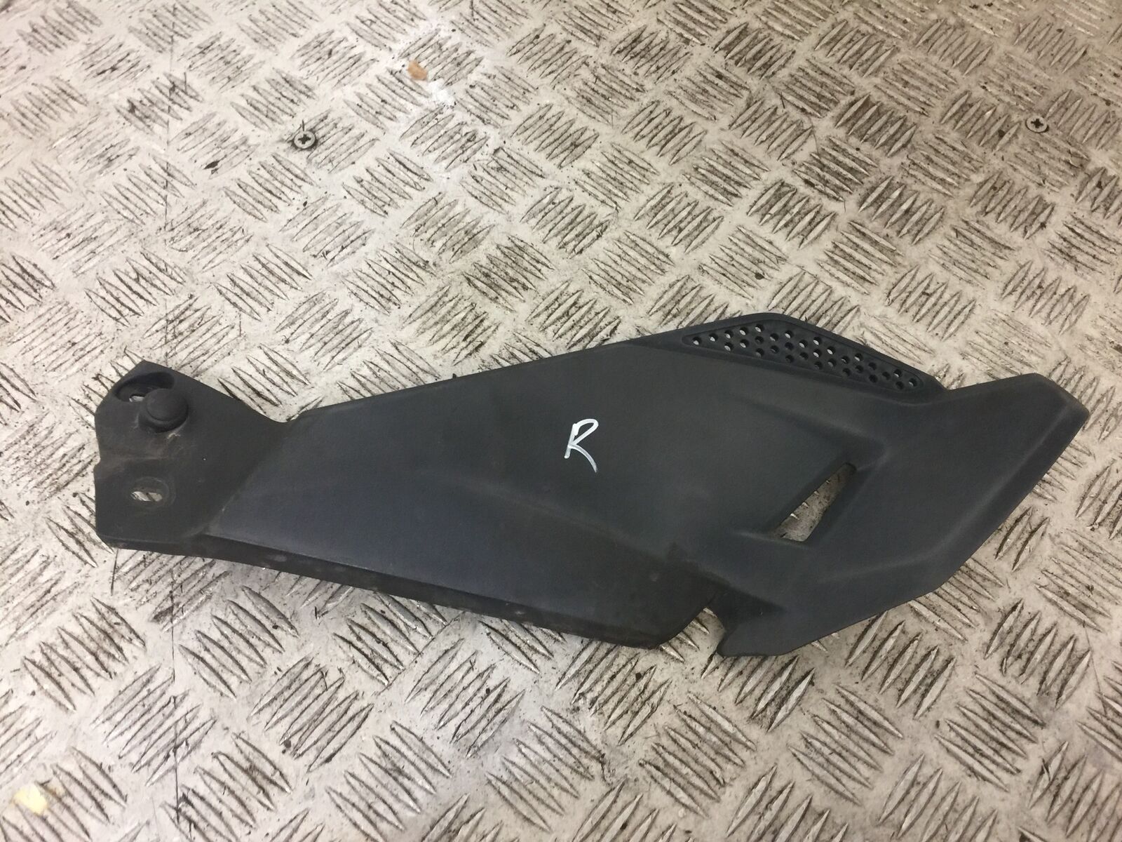 BMW R1200 GS TE EXCLUSIVE RIGHT INFILL COVER   YEAR 2018  (STOCK 702)