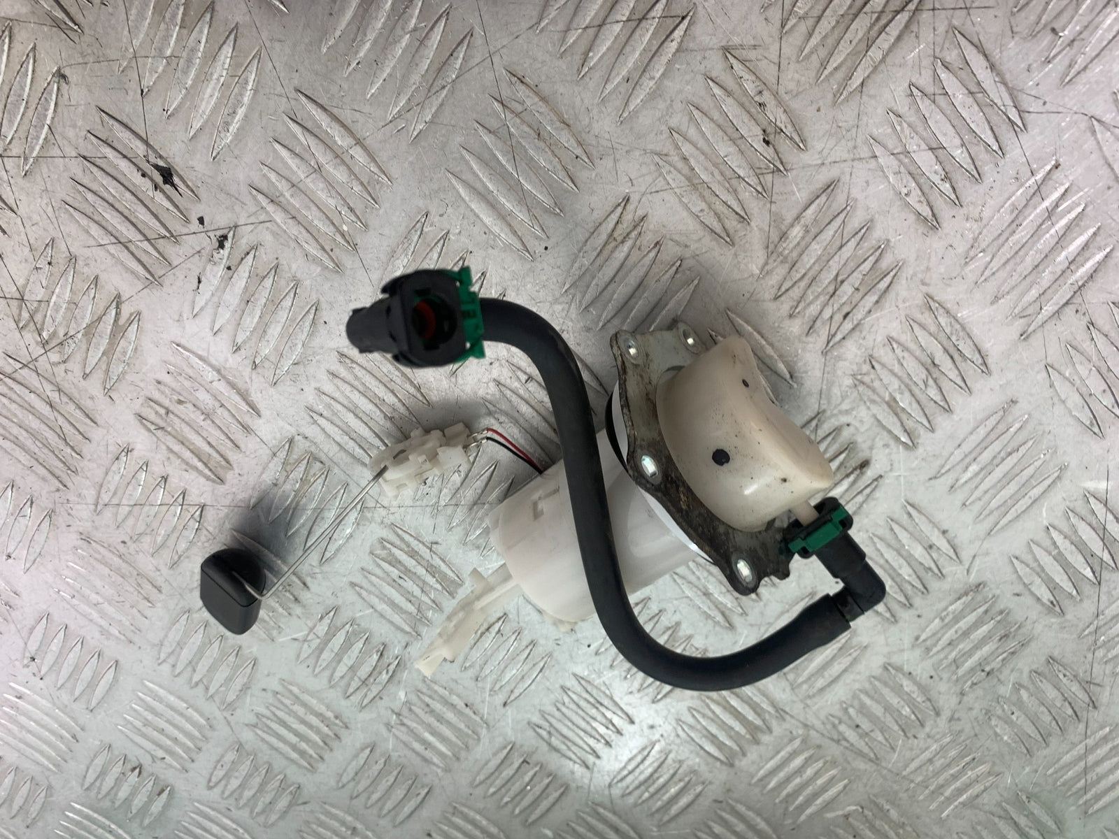 KAWASAKI Z125 Z 125 PETROL PUMP   YEAR  2018-2023 (CMB1167)