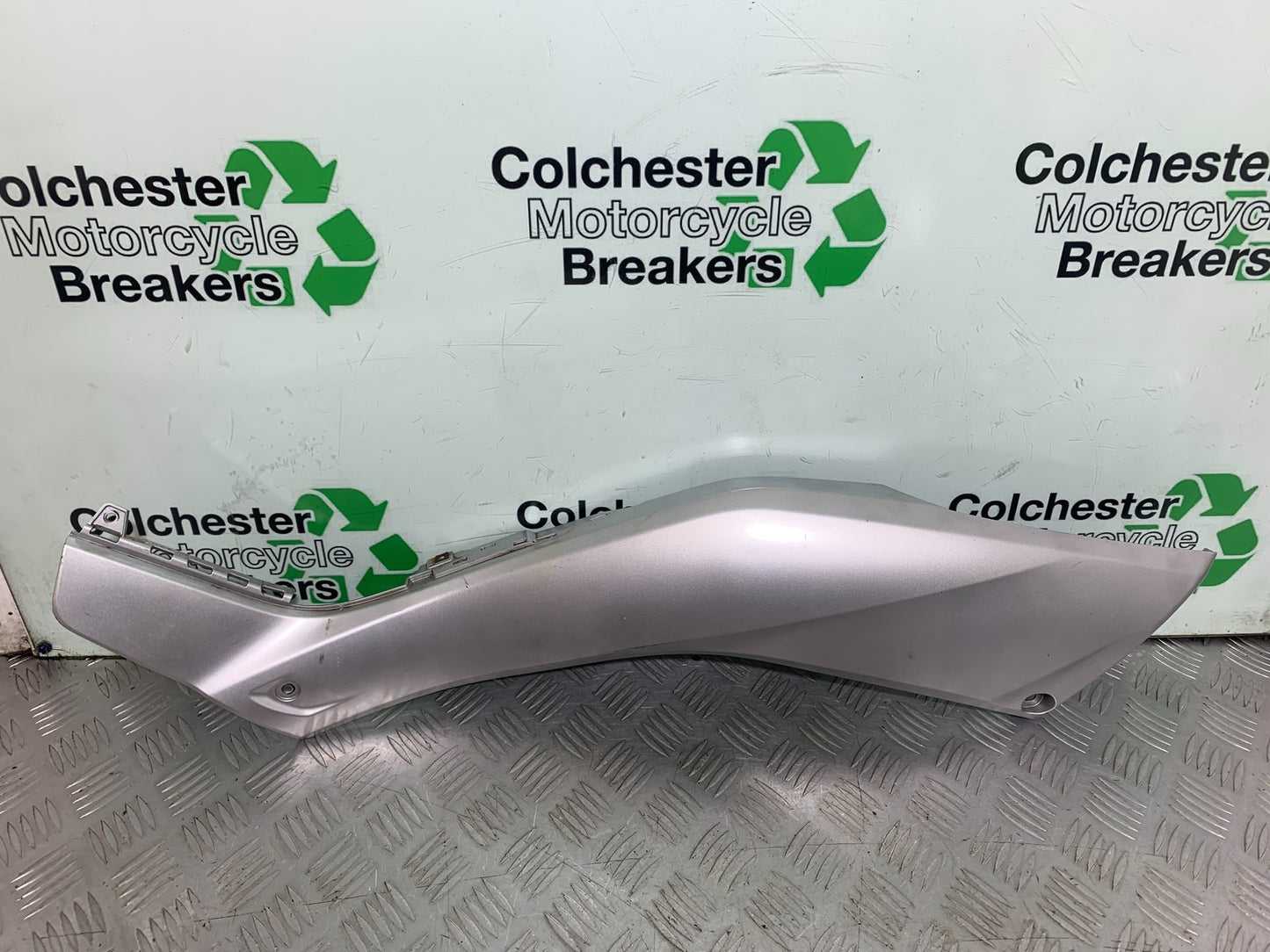YAMAHA XMAX 300 LEFT SIDE PANEL  YEAR 2017-2020 (CMB1218)