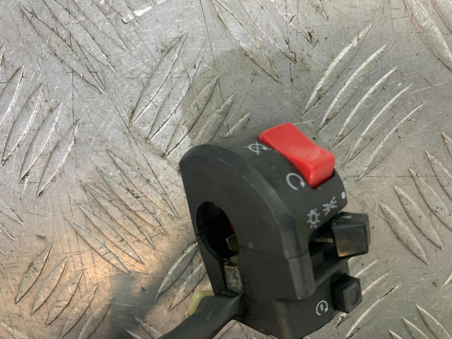 YAMAHA YZF R1 RIGHT SWITCH GEAR  YEAR 1998-99 (CMB1291)