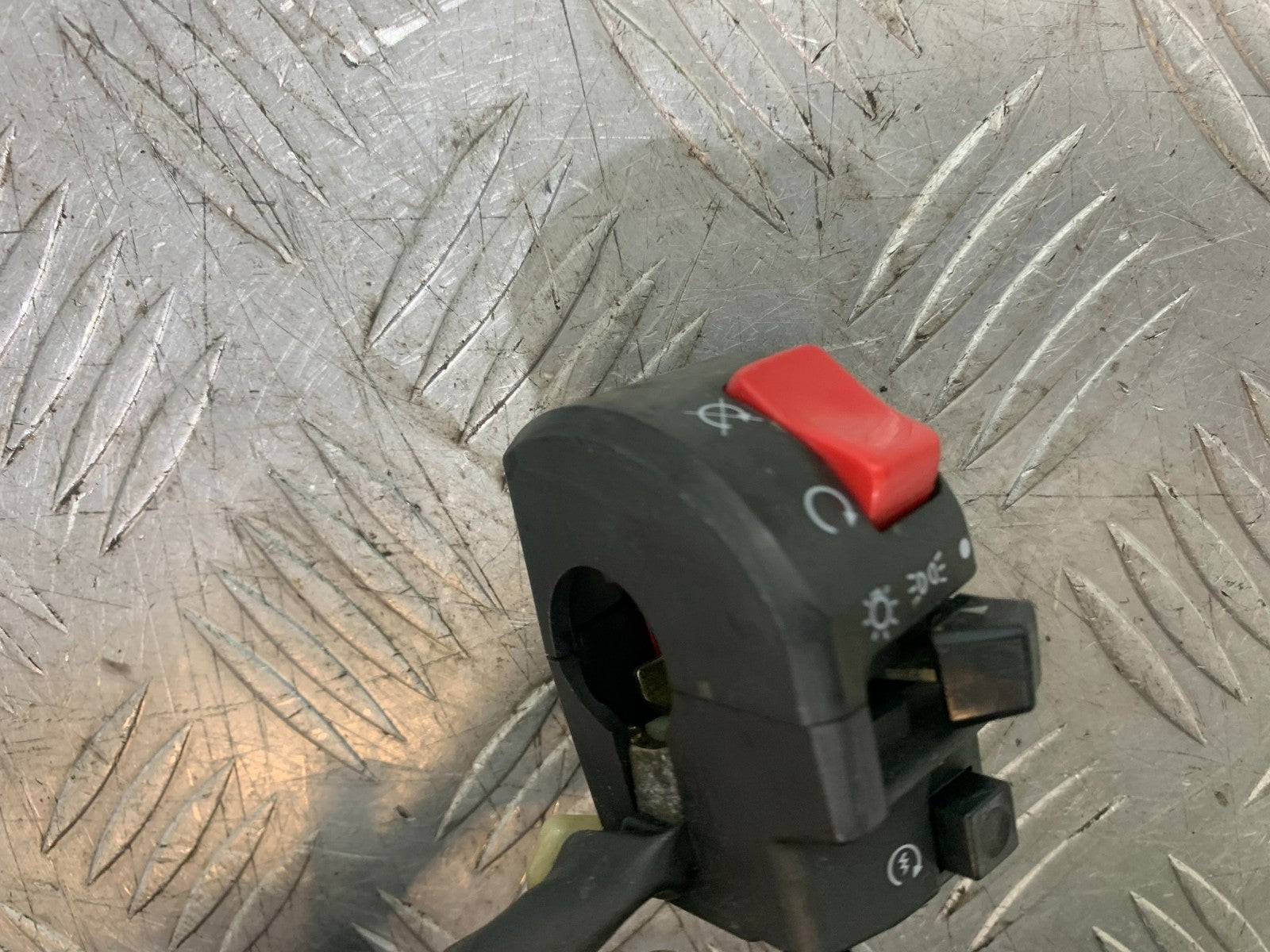 YAMAHA YZF R1 RIGHT SWITCH GEAR  YEAR 1998-99 (CMB1291)