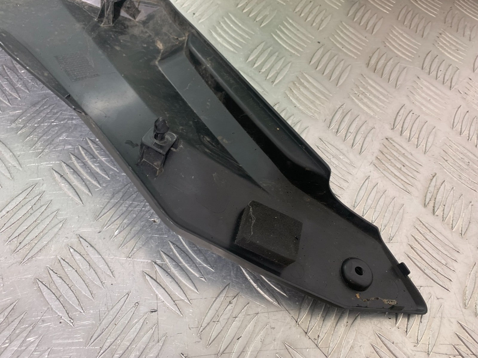 YAMAHA YZF-R125 YZF 125 RIGHT SIDE INFILL PANEL  YEAR 2019-2022 (CMB1263)