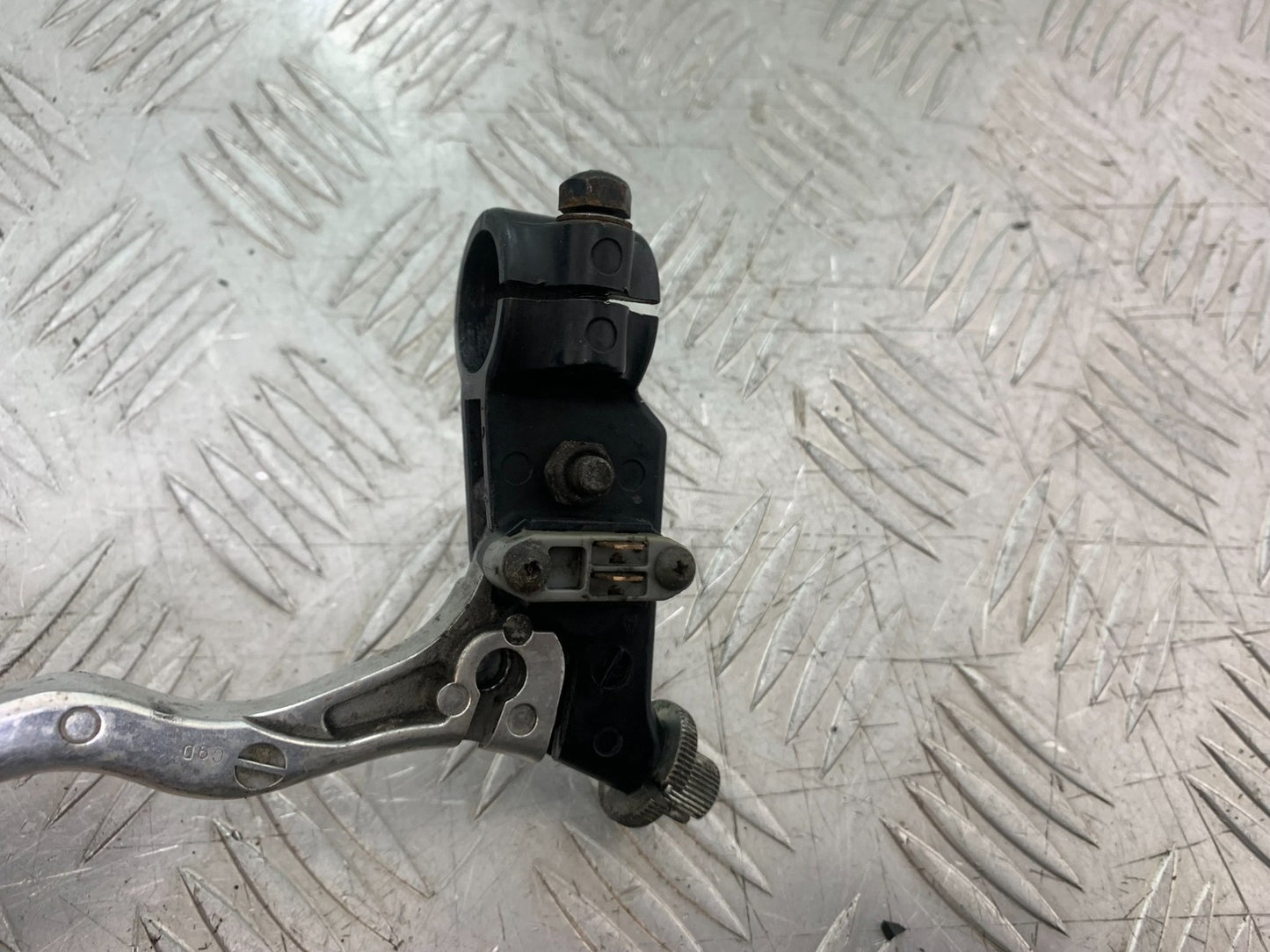 SUZUKI GSF600 GSF 600 BANDIT CLUTCH LEVER AND BRACKET  2000-2004 (CMB1269)