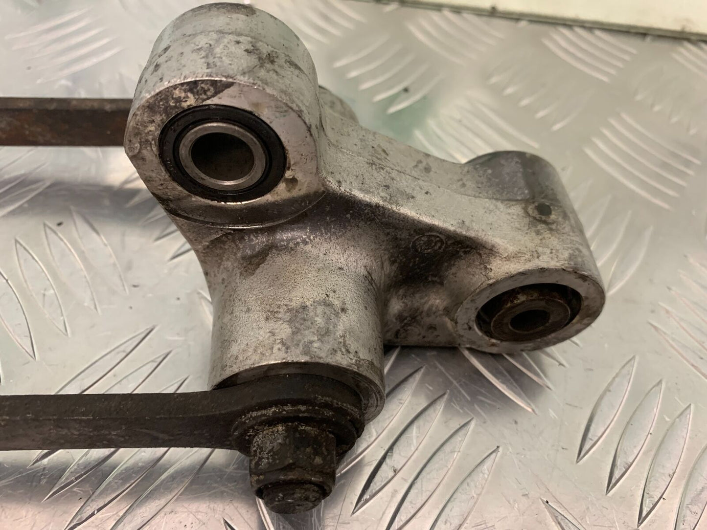 YAMAHA FZS600 FAZER 600  SHOCK LINKAGE YEAR 1998-2001 (STOCK 958)