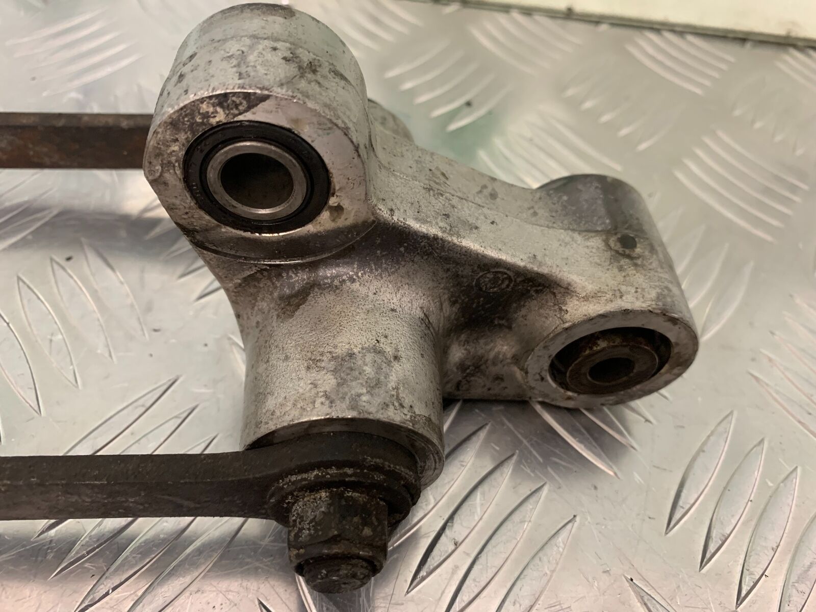 YAMAHA FZS600 FAZER 600  SHOCK LINKAGE YEAR 1998-2001 (STOCK 958)