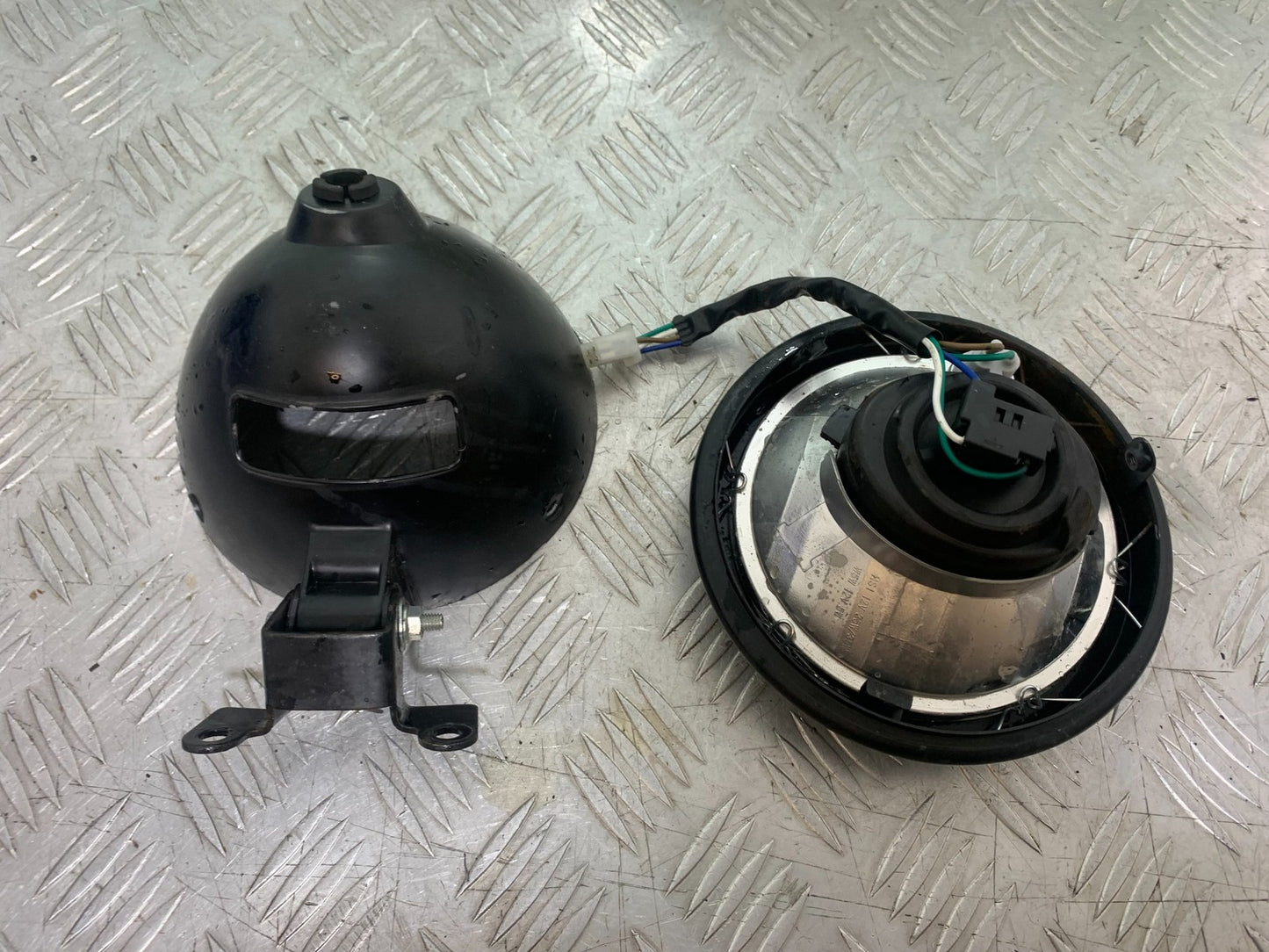SINNIS HOODLUM 125 HEADLIGHT YEAR 2021-2025 (CMB1196)