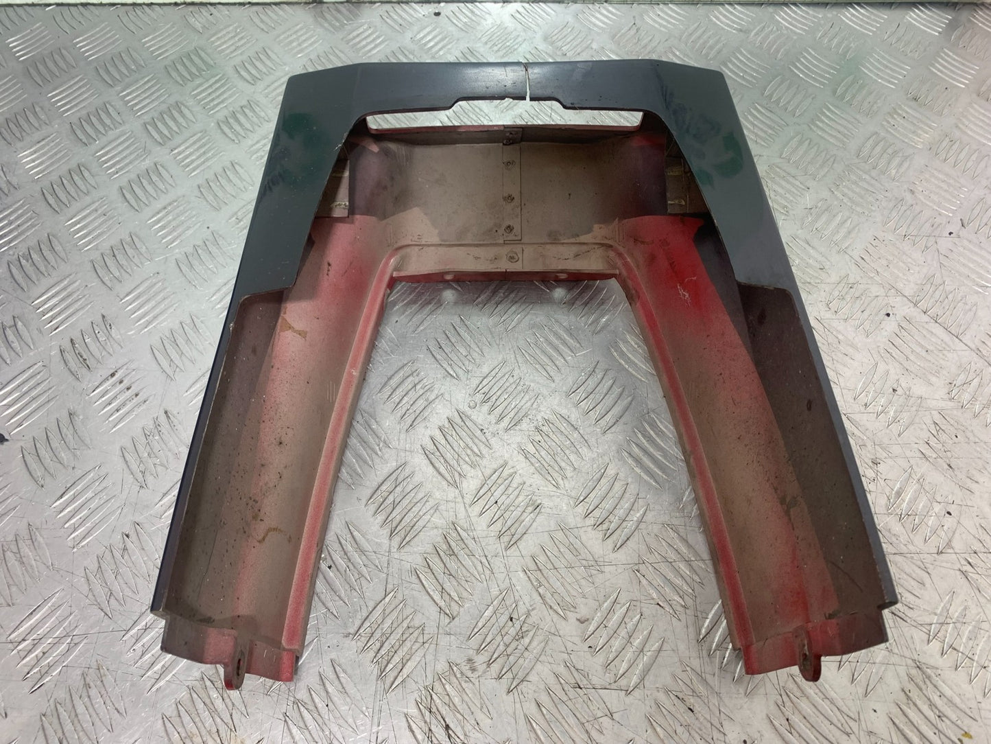 KAWASAKI GPZ600 GPZ 600 SEAT UNIT TAIL PIECE  YEAR 1988-90  (CMB1258)