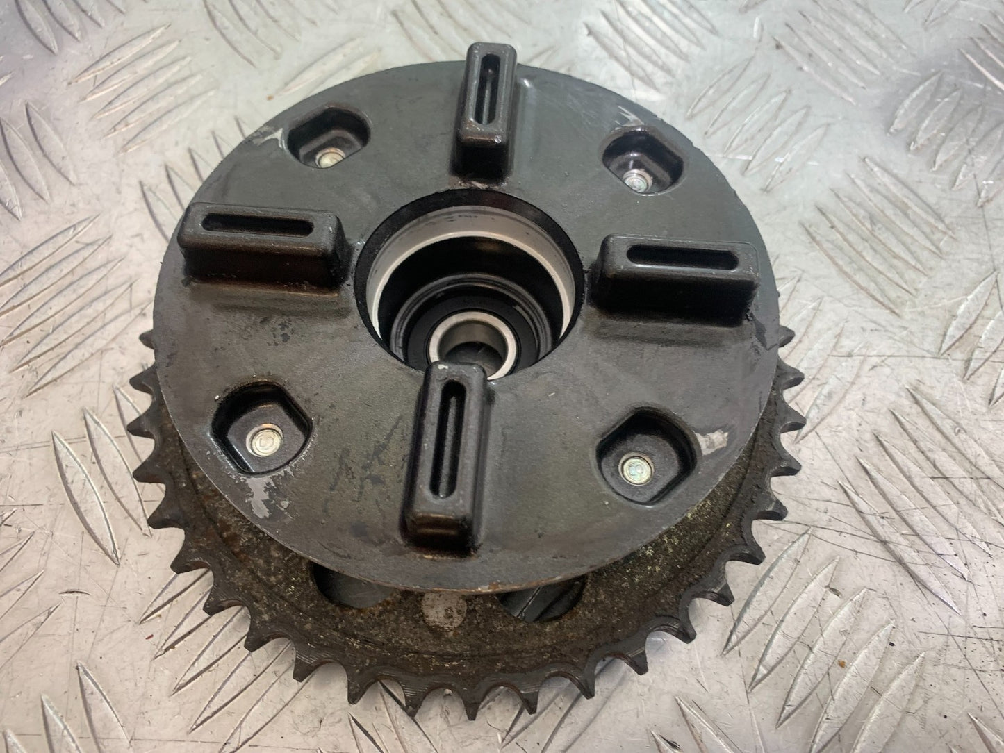 HONDA CBF125 CBF 125 REAR SPROCKET CARRIER YEAR 2009-14  (CMB1172)