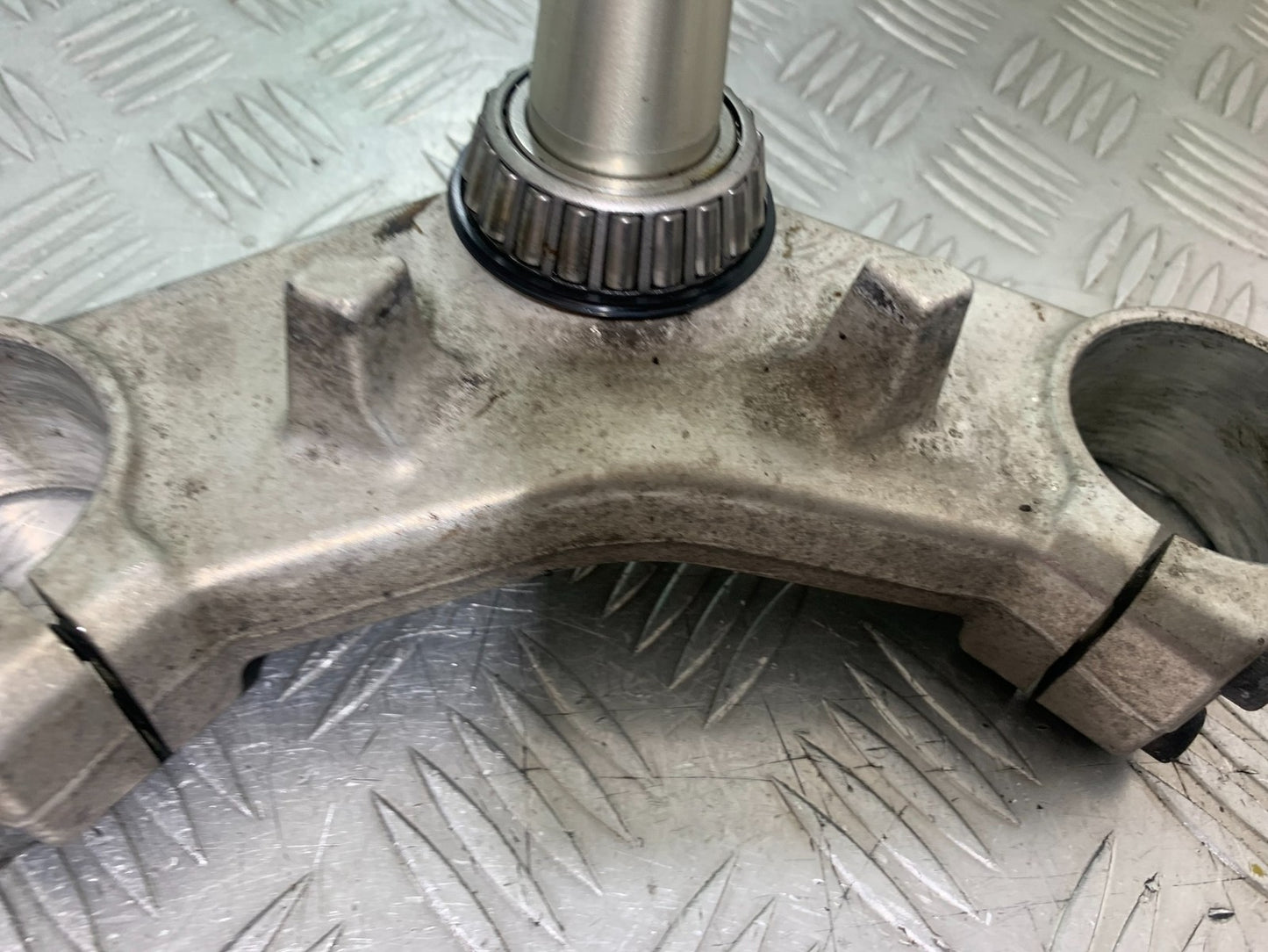 SUZUKI DL1000 V-STROM BOTTOM YOKE  YEAR 2014-2019 (CMB1325)