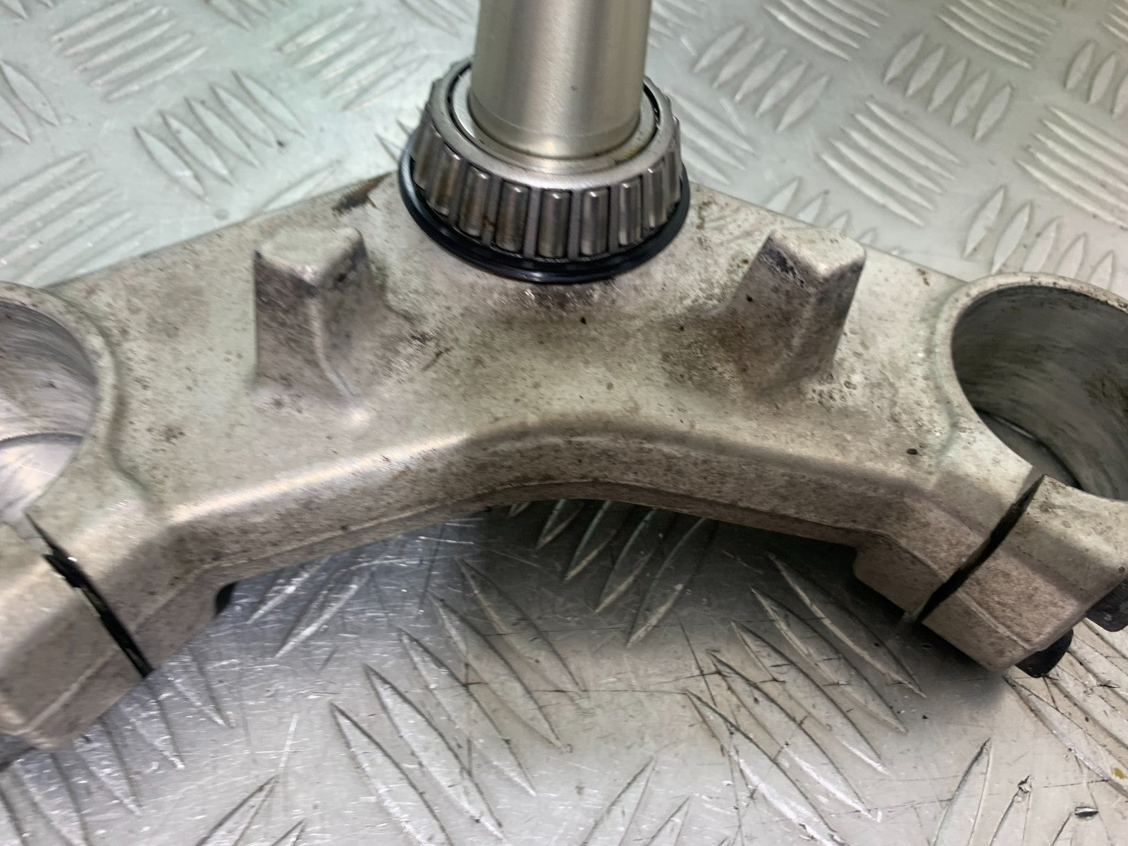 SUZUKI DL1000 V-STROM BOTTOM YOKE  YEAR 2014-2019 (CMB1325)