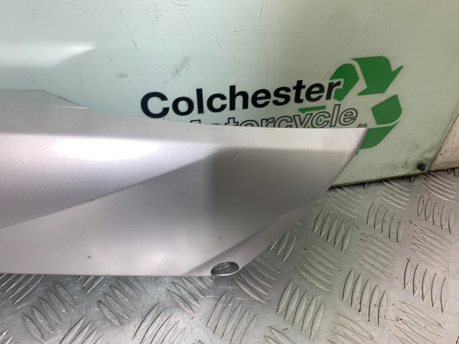 YAMAHA XMAX 300 LEFT SIDE PANEL  YEAR 2017-2020 (CMB1218)