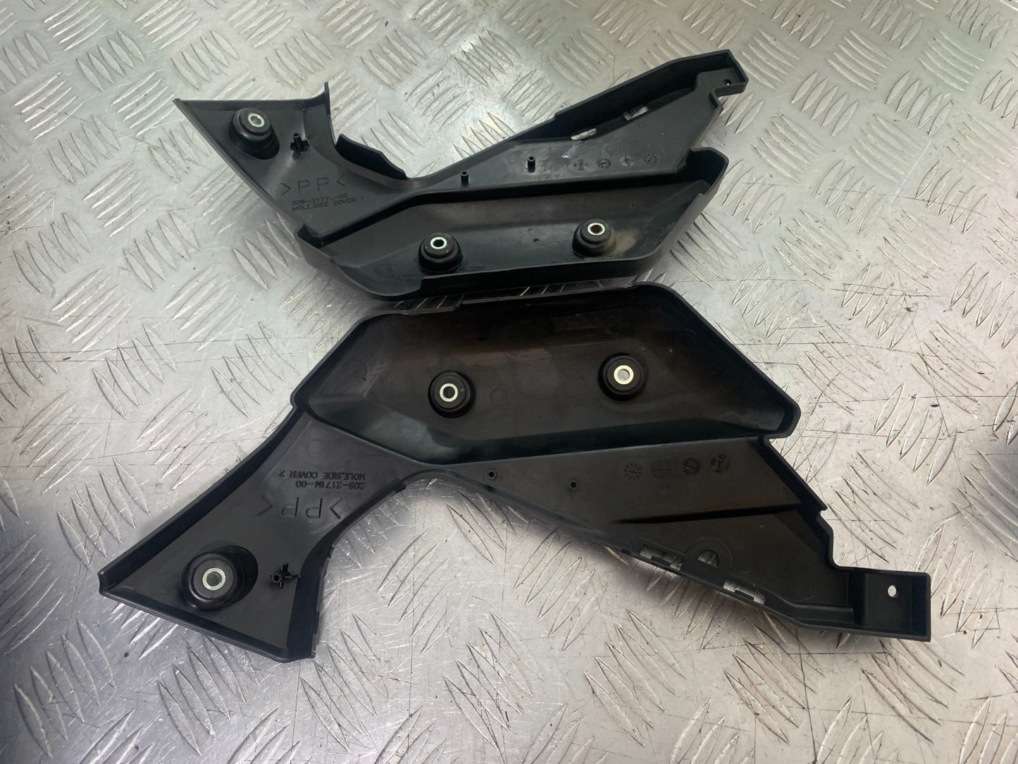YAMAHA XJ6 XJ6-S LEFT AND RIGHT SIDE INFILLS   YEAR 2009-2015  (CMB1212)