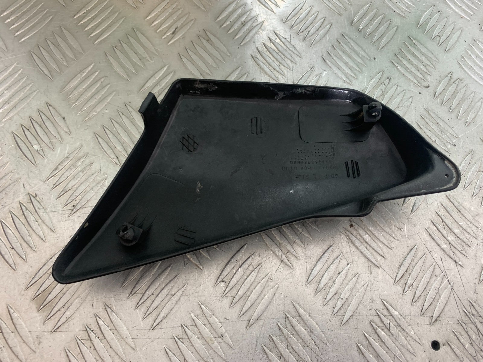 HONDA VT700 VT 700 SHADOW LEFT SEAT PANEL  YEAR 1984-85 (CMB1328)