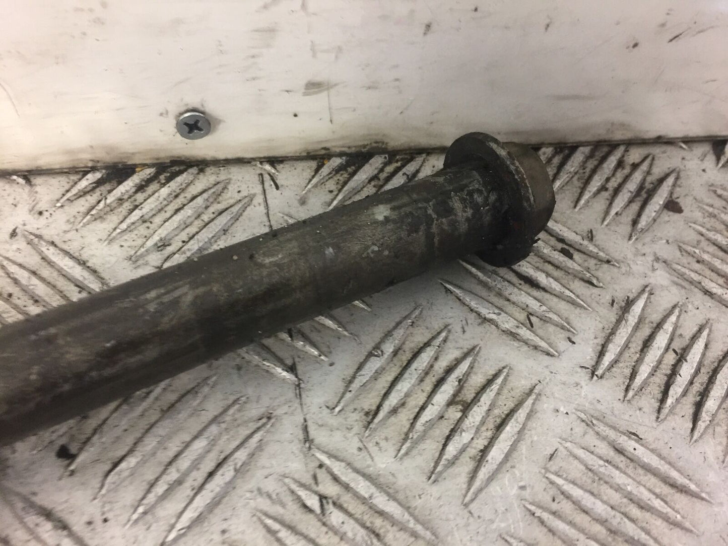 HONDA CB900 CB 900 HORNET REAR WHEEL SPINDLE  YEAR 2002 STOCK 395