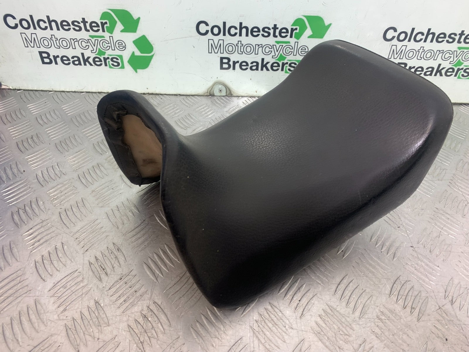 KAWASAKI GPZ600 GPZ 600 FRONT SEAT  YEAR 1988-90 (CMB1258)