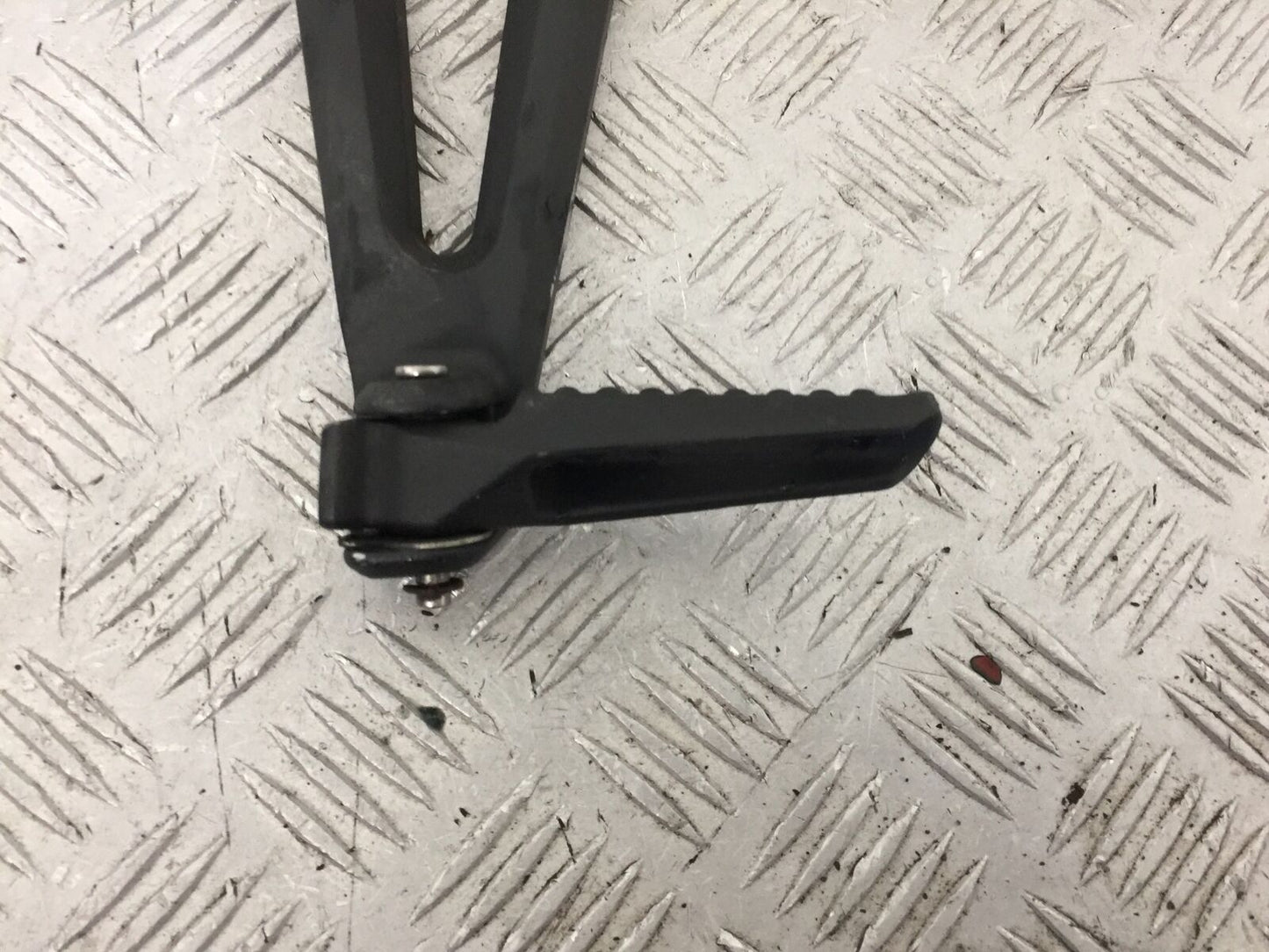HONDA CBR1000 rr FIREBLADE LEFT REAR HANGER  YEAR 2004  (STOCK 853)