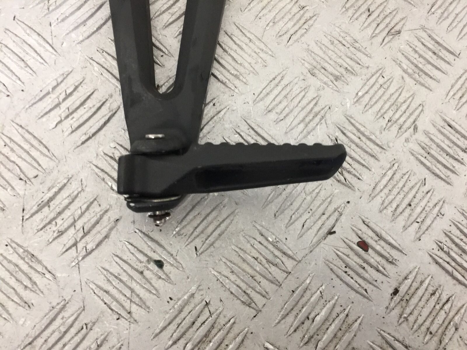 HONDA CBR1000 rr FIREBLADE LEFT REAR HANGER  YEAR 2004  (STOCK 853)