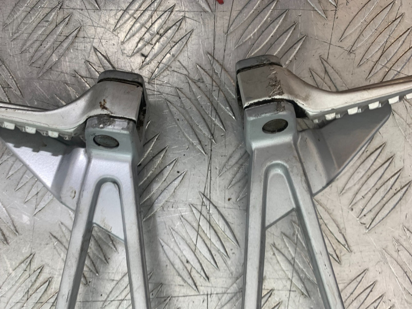 APRILIA RS660 RS 660 REAR HANGERS AND PEGS  YEAR 2020-2024 (CMB1202)