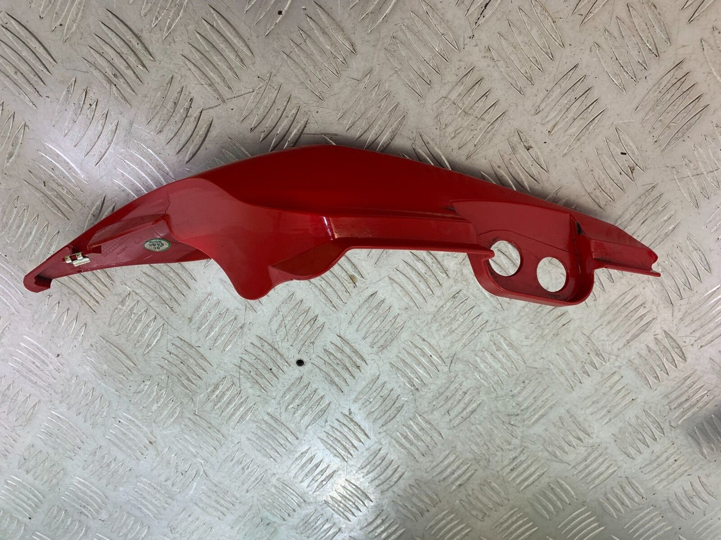 BENELLI BN125 BN 125 RIGHT SEAT PANEL    YEAR 2018-2021 (CMB1080)