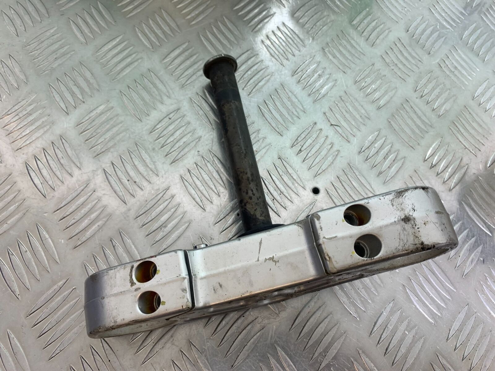 APRILIA RS4 125 BOTTOM YOKE  YEAR 2011-2016 (STOCK 994)