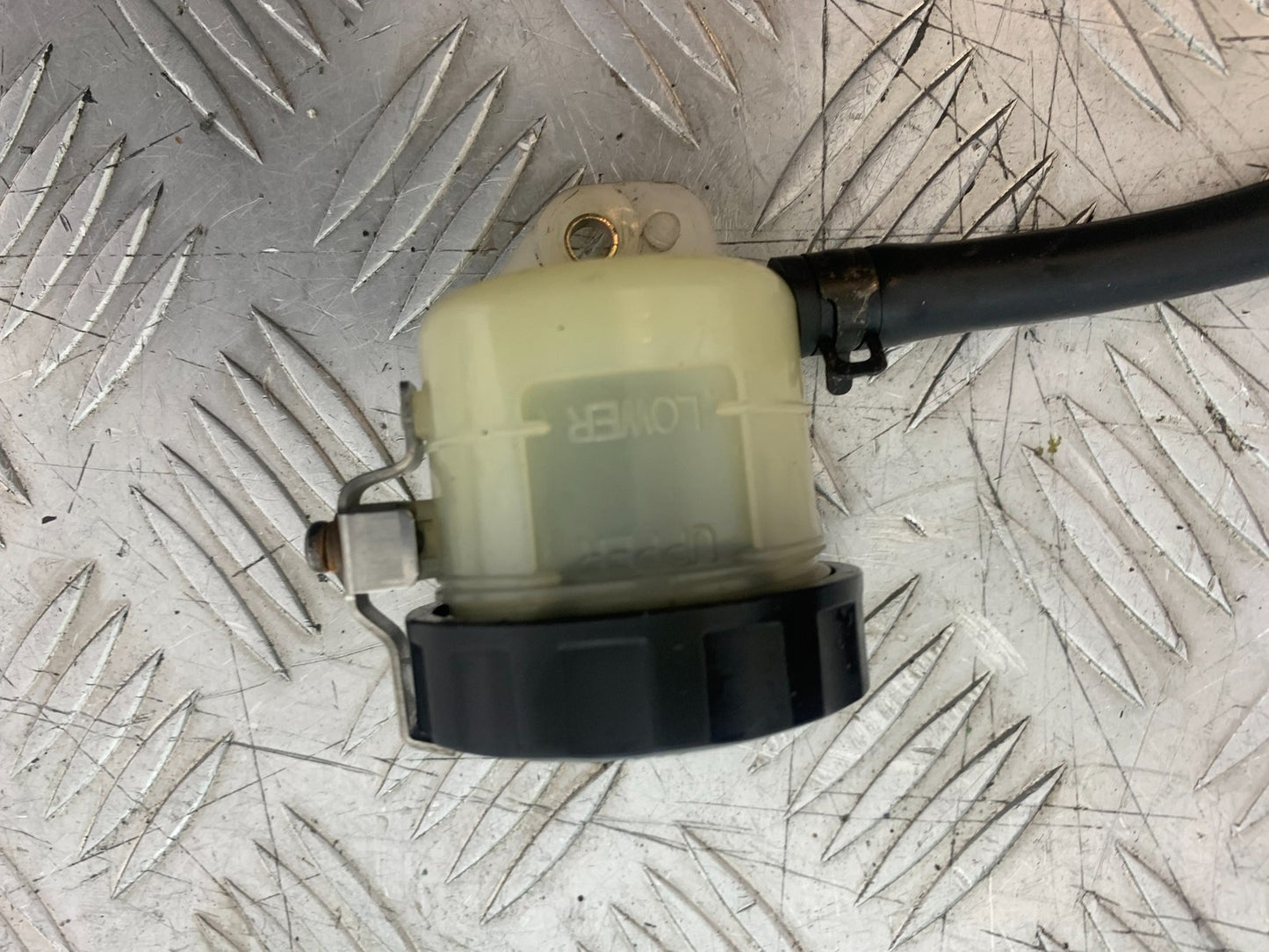 KAWASAKI ZX9R ZX9 E1 FRONT BRAKE FLUID POT   YEAR 2000-01 (CMB1171)