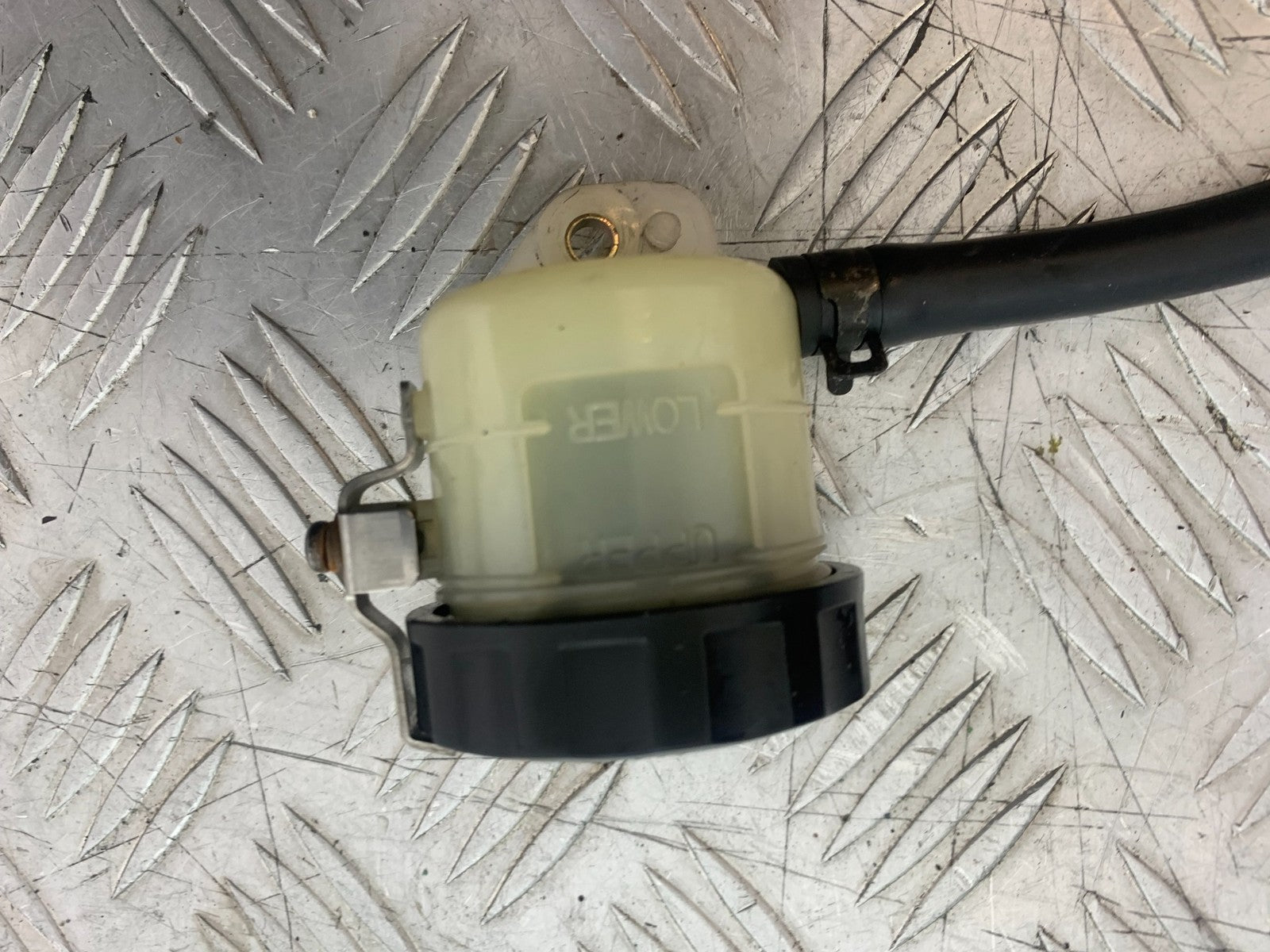 KAWASAKI ZX9R ZX9 E1 FRONT BRAKE FLUID POT   YEAR 2000-01 (CMB1171)