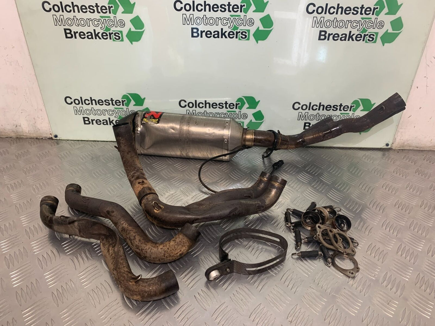 HONDA CBR1000 rr FIREBLADE AKRAPOVIC EXHAUST (DAMAGED ) 2008-2011 (STOCK 986)
