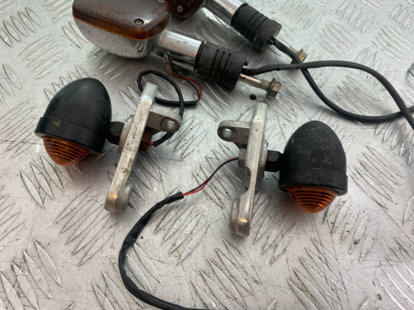 HONDA VT700 VT 700 SHADOW FRONT AND REAR INDICATORS  YEAR 1984-85 (CMB1328)