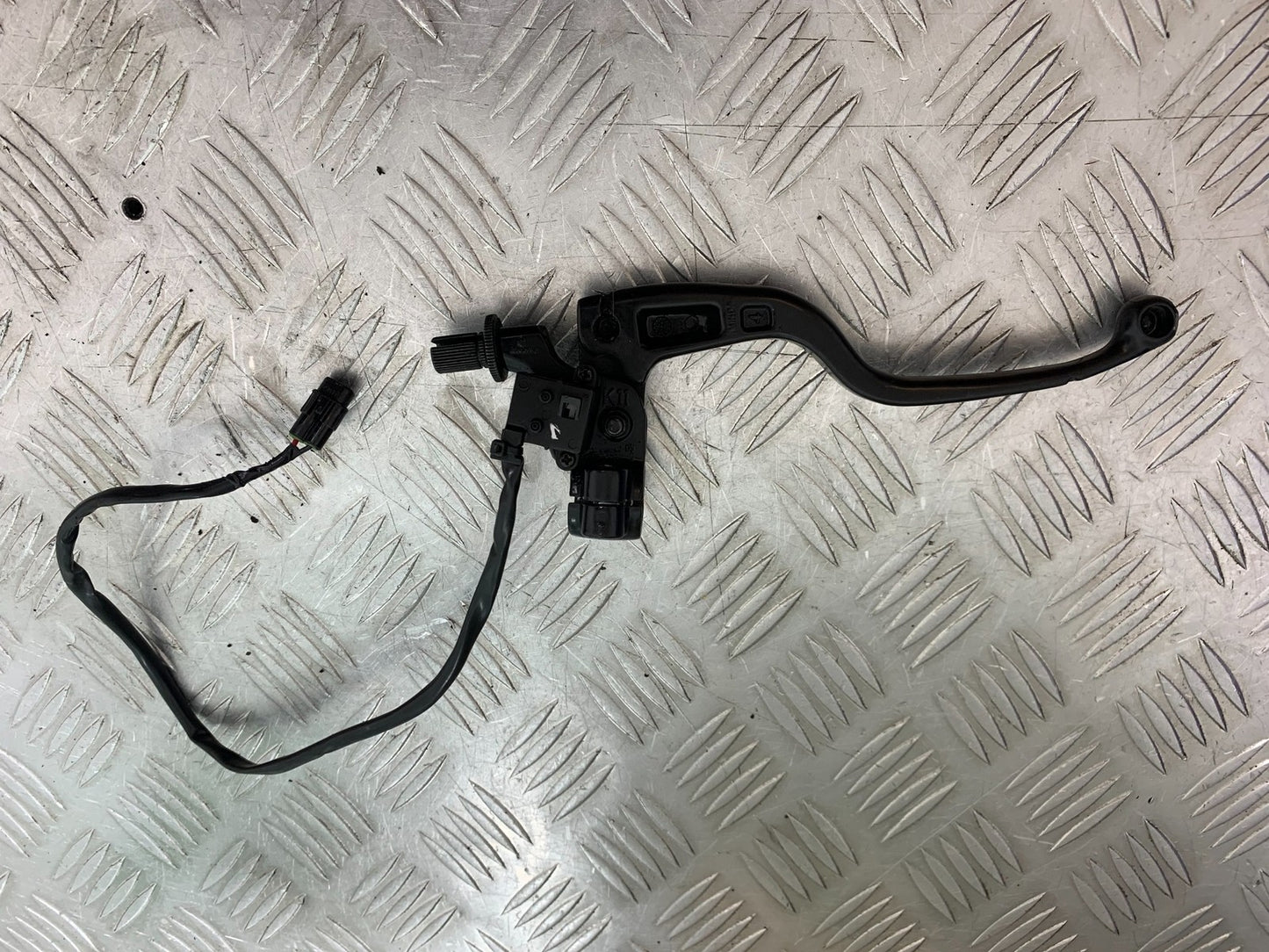 KTM 125 DUKE CLUTCH LEVER AND BRACKET   YEAR 2018-2023 (CMB1185)