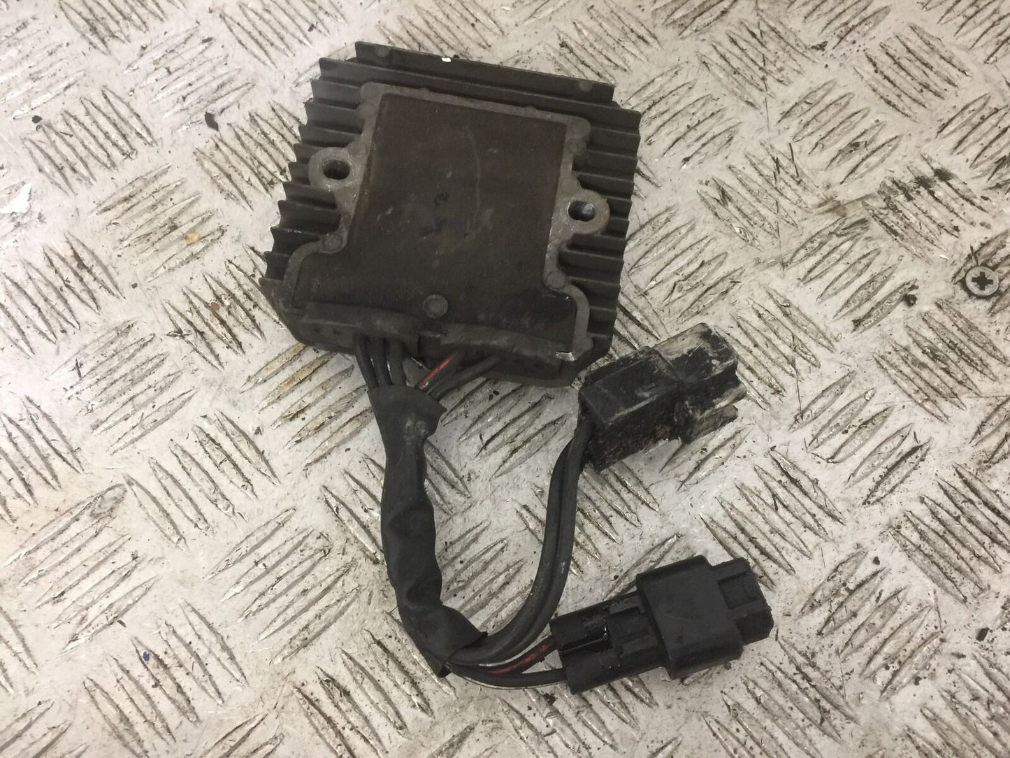 SUZUKI VLR1800 VLR 1800 REGULATOR  YEAR 2010 (STOCK 815)