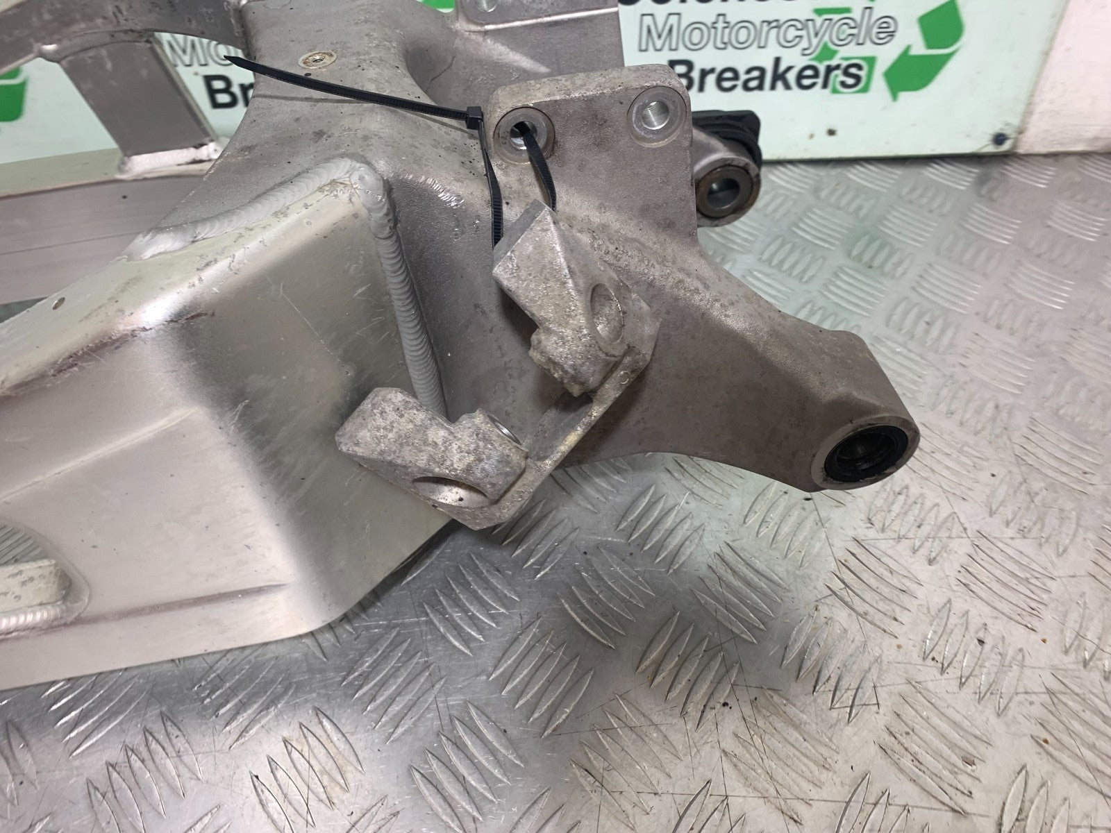 HONDA CBR600 CBR 600 RR SWINGARM  YEAR 2003-2004 CMB1173)