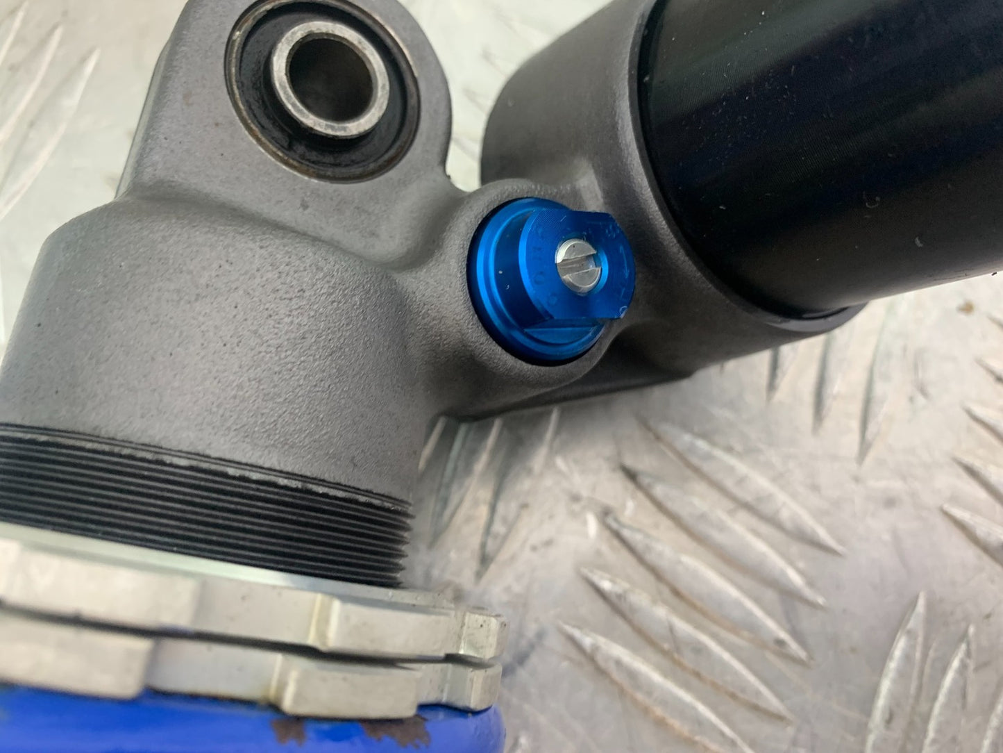 TRIUMPH 675 STREET TRIPLE R REAR SHOCK  YEAR 2013 - 2016 (CMB1221)