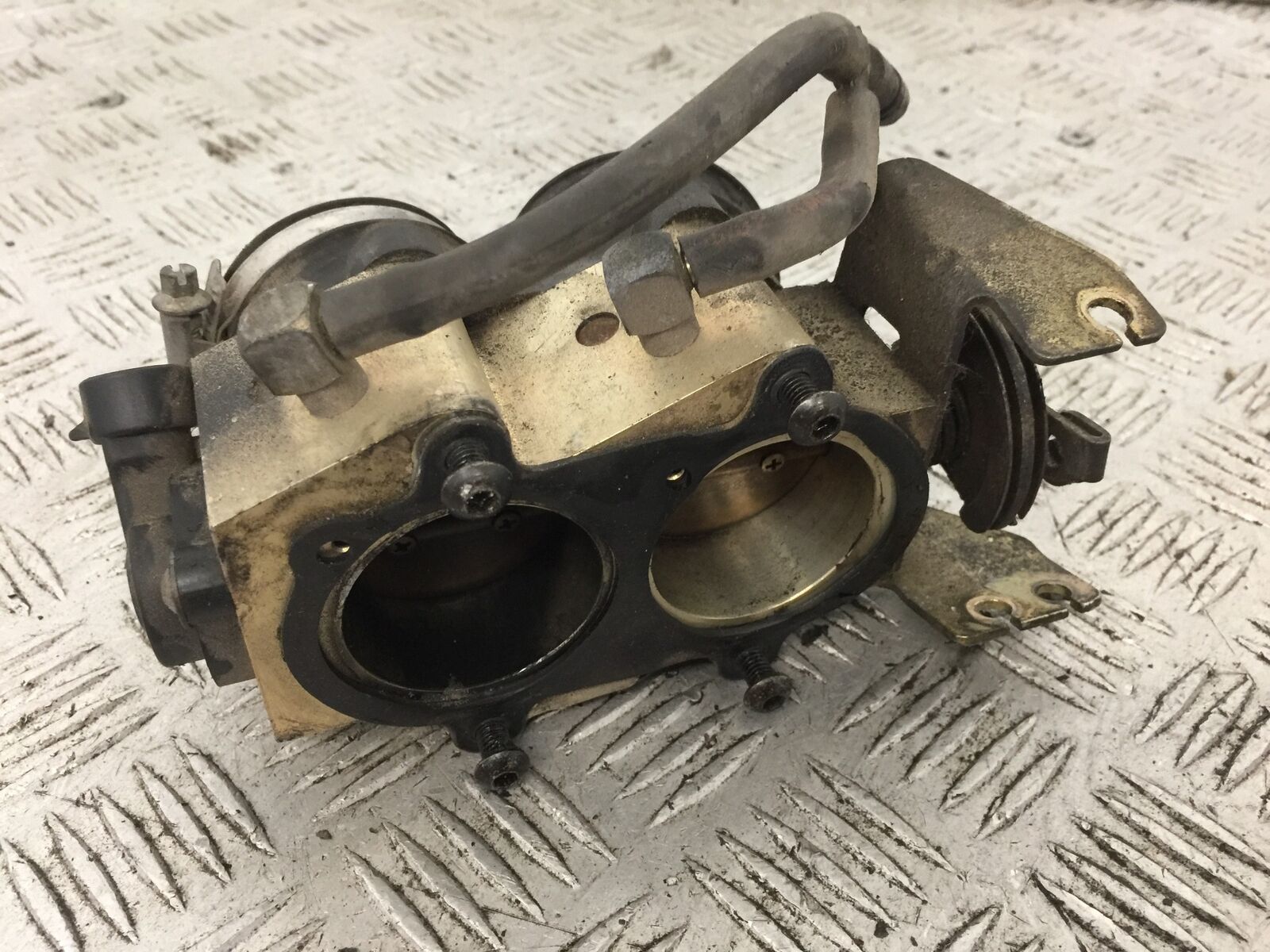 VICTORY V92 C THROTTLE BODIES  YEAR 2004 (STOCK 765)