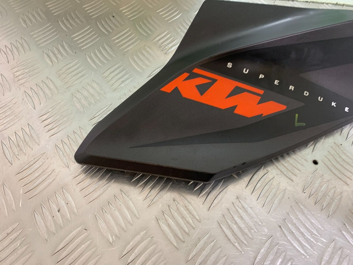 KTM 1290 SUPER DUKE LEFT TANK COWL  YEAR 2014-2016 (CMB1006)