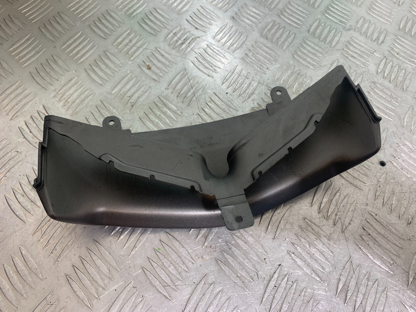 KAWASAKI ZX9R ZX9 E1 TOP FAIRING LOWER INFILL PANEL   YEAR 2000-01 (CMB1171)